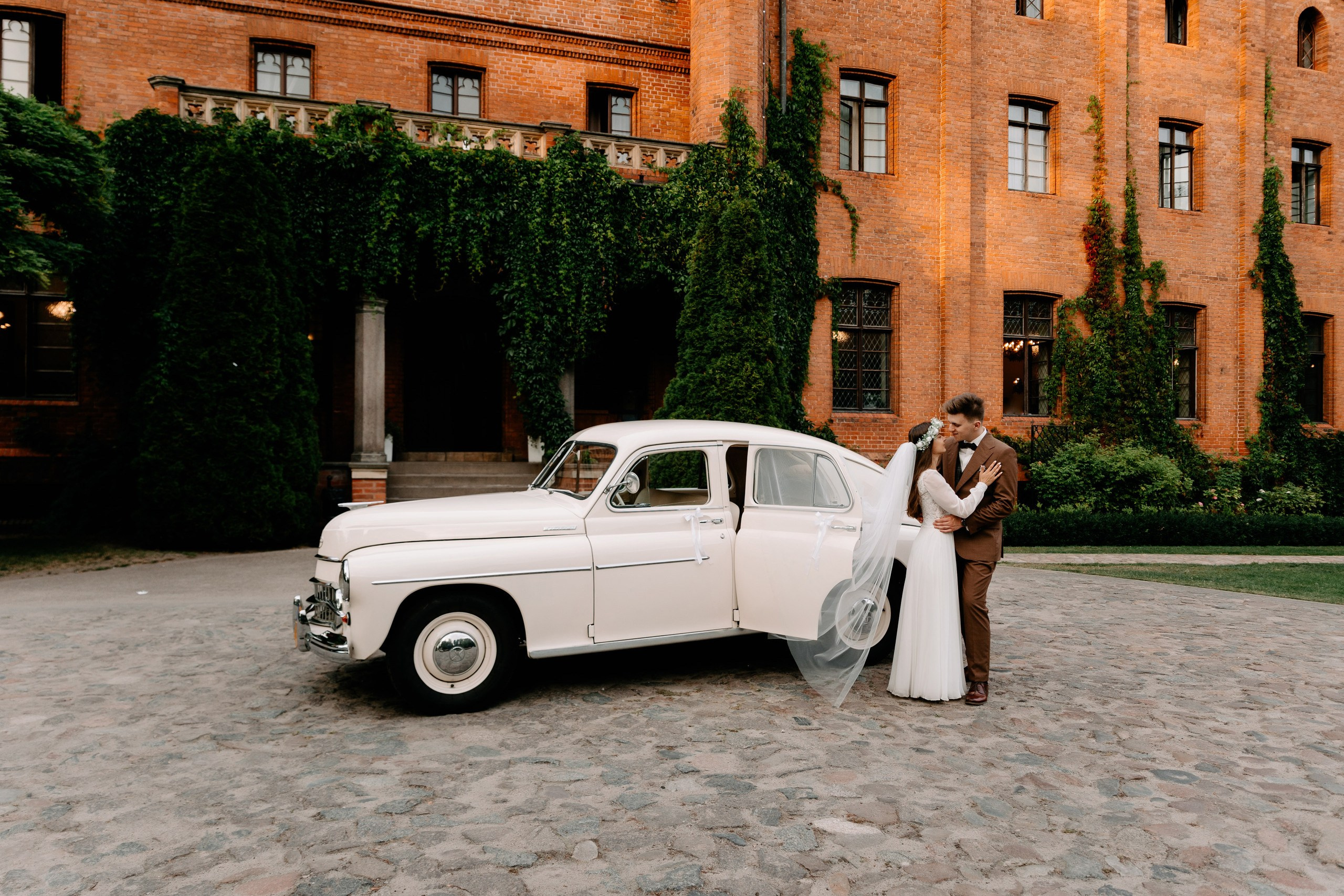 Laura ♡ Marcin. Fotograf Ślubny Warszawa - Sesje Biznesowe Rodzinne Eventy