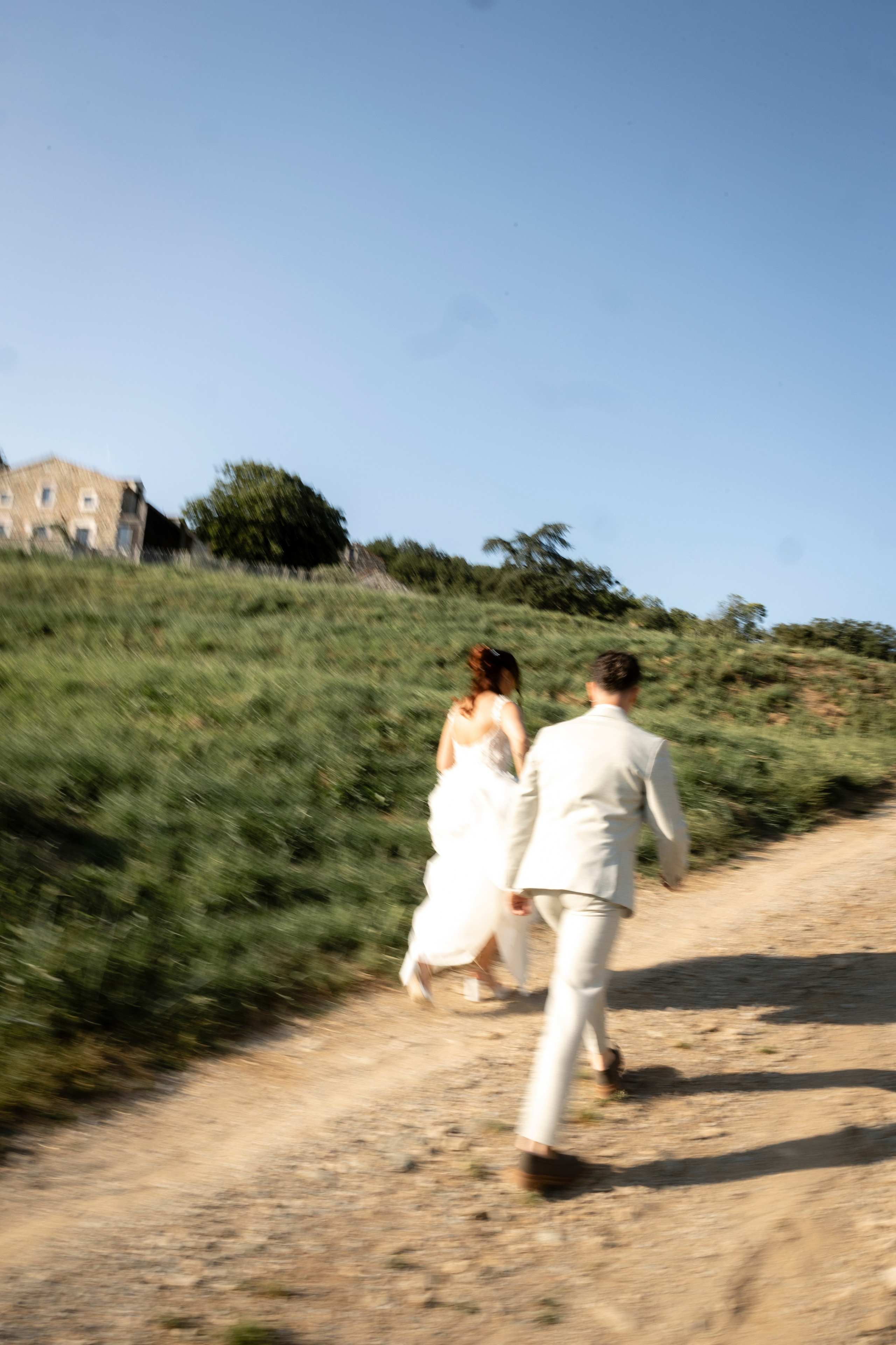 Modern Château Wedding in Occitanie — Domaine de Merlac. Eugénie Smirnova — Wedding & Elopement Photographer in Southwest France