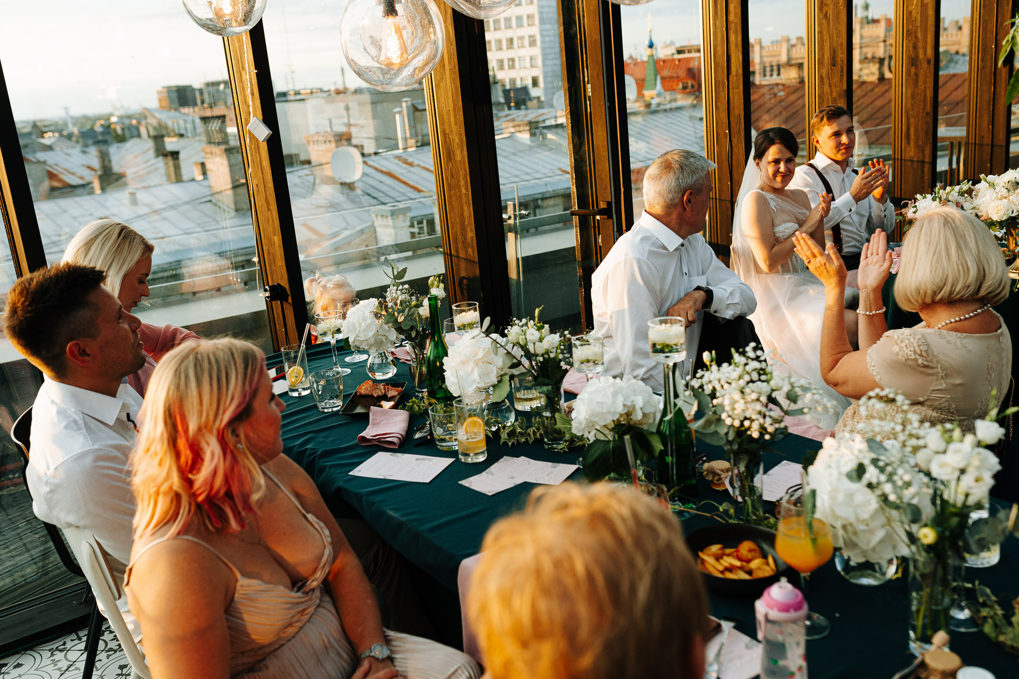 Kāzas svinības restorānā Herbārijs