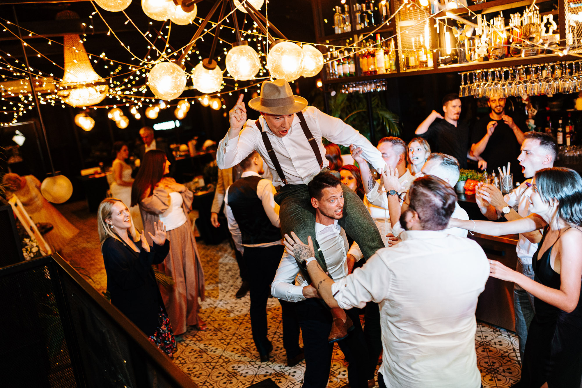 Kāzas svinības restorānā Herbārijs