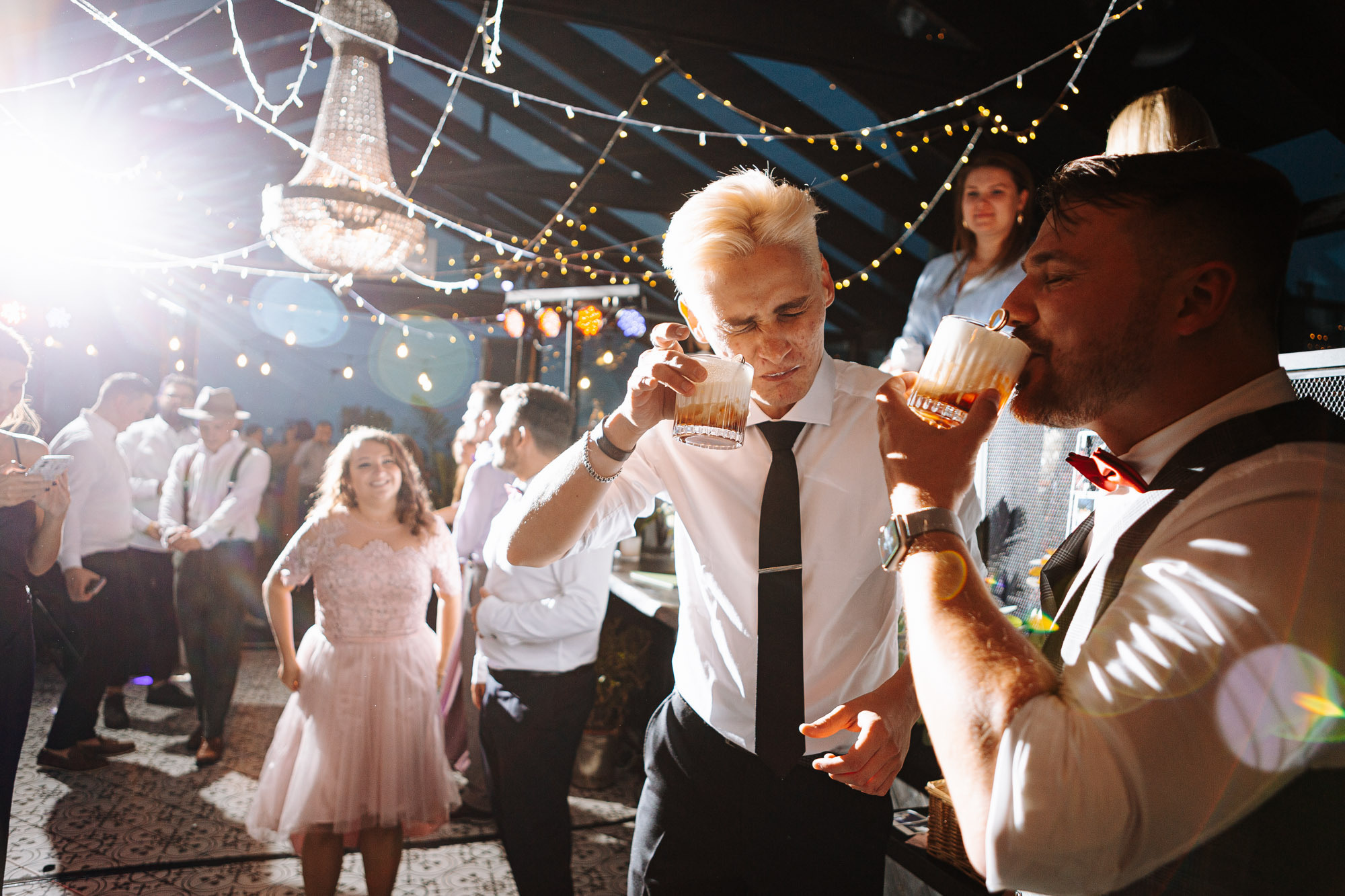 Kāzas svinības restorānā Herbārijs