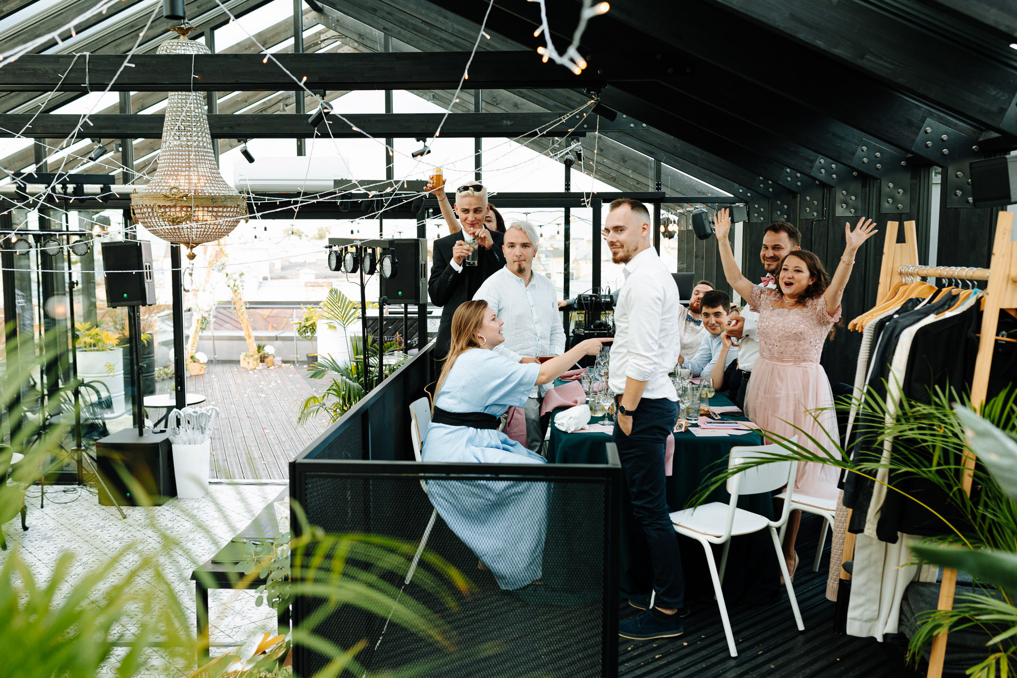 Kāzas svinības restorānā Herbārijs