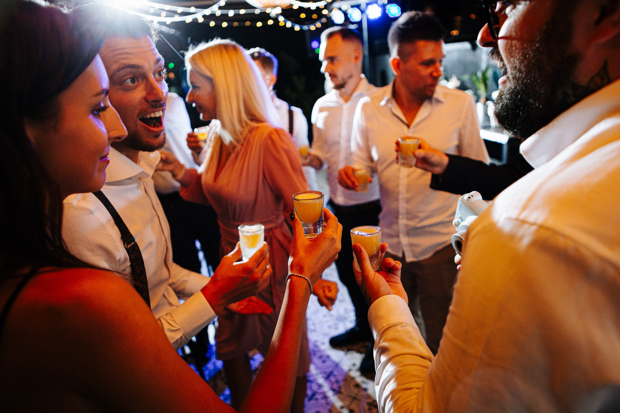 Kāzas svinības restorānā Herbārijs