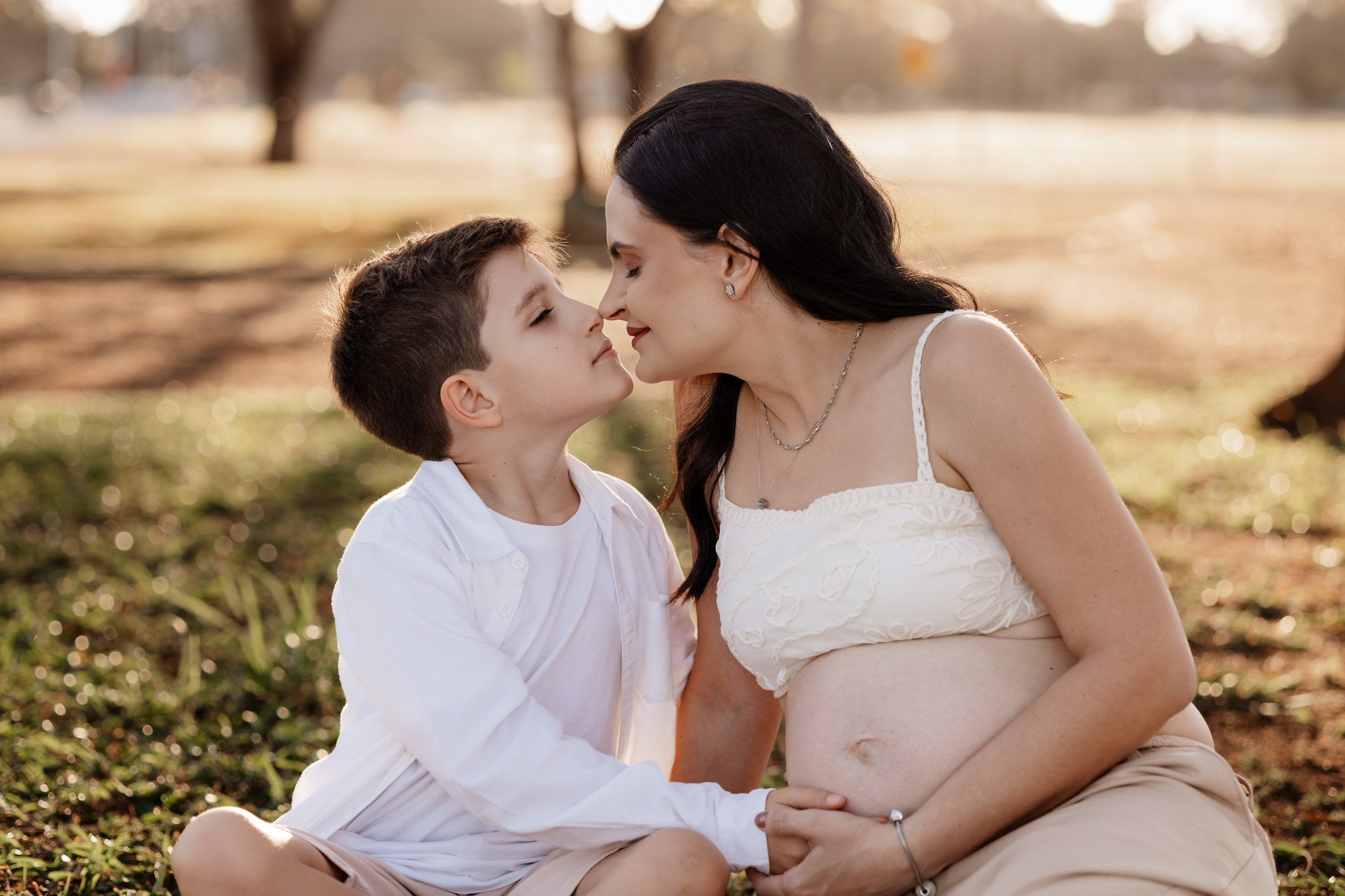 mãe e filho no parque