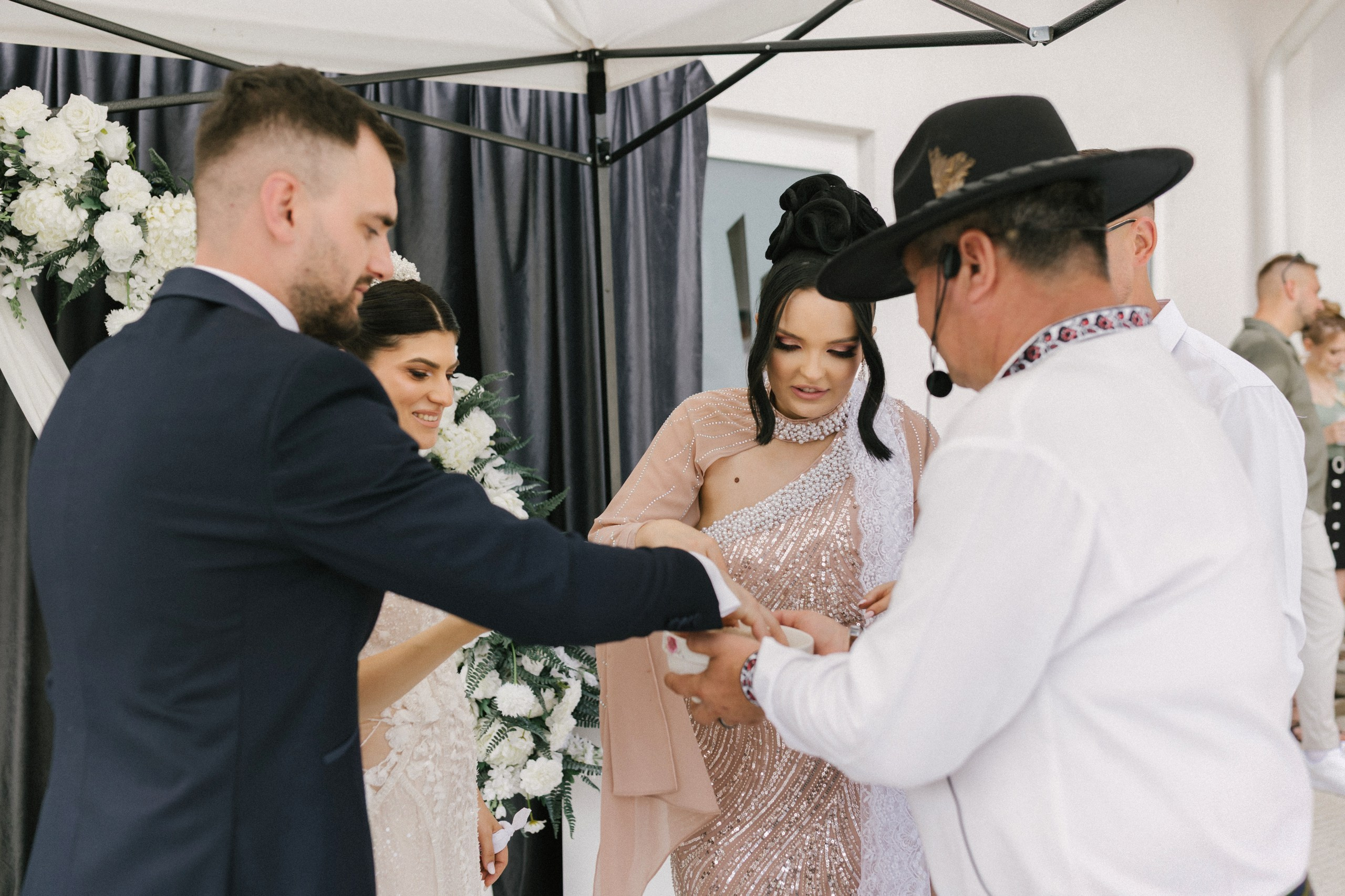 1. Mireasa Adriana în timpul pregătirilor de nuntă în Tudora Botoșani2. Costumul mirelui Ionuț fotografiat artistic în ziua nunții3. Prietenii mirelui la tradițiile de nuntă în Tudora4. Bărbieritul mirelui în cadrul obiceiurilor tradiționale de nuntă5. Fotografii de familie la biserică în ziua nunții6. Portret de familie cu mirii și copilul lor la nunta din Botoșani7. Primul dans al mirilor la Mariage Dor Baisa Botoșani8. Decor elegant de nuntă la Mariage Dor Baisa9. Emoții și tradiții la nunta din Tudora județul Botoșani10. Fotograf profesionist de nuntă în Botoșani surprinzând momente autentice - otograf-nunta-botosanifotograf-evenimente-botosanifotograf-profesionist-botosanifotograf-nunta-tudoranunta-tudora-botosanisedinta-foto-nunta-botosanipoze-nunta-botosanifotografii-nunta-tudorafotograf-cununie-religioasa-botosanibiserica-sfintii-imparati-constantin-si-elena-tudoramariage-dor-baisa-botosanirestaurant-nunta-botosanidansul-mirilor-mariage-dorpregatiri-mire-botosanipregatiri-mireasa-botosanitraditii-nunta-moldovaobiceiuri-nunta-tudorafotograf-familie-nunta-botosaniportret-miri-botosanigalerie-foto-nunta-botosanialbum-foto-nunta-botosaninunta-eleganta-botosaninunta-cu-traditii-botosanifotograf-premium-nunta-botosaniservicii-foto-video-botosanipoveste-de-nunta-botosanifotograf-documentar-nuntafotograf-natural-emotionalmiri-ionut-si-adriananunta-autentica-tudora -otograf-nunta-botosanifotograf-nunta-tudoranunta-tudora-botosanifotograf-evenimente-botosanifotograf-profesionist-botosaniservicii-foto-video-botosanigalerie-foto-nunta-botosanialbum-foto-nunta-botosani - nunta-autentica-botosaninunta-cu-traditii-botosanipoveste-de-nunta-botosanifotografii-emotionante-nuntamomente-autentice-nuntafotografie-documentara-nuntafotograf-natural-nunta- pregatiri-miri-tudorabiserica-tudora-botosanicununie-religioasa-tudoramariage-dor-baisa-botosanipetrecere-nunta-botosanivalsul-mirilor-botosani - alino-foto-studio-botosaniionut-si-adriana-nunta-tudorafotograf-alin-chirila-botosani