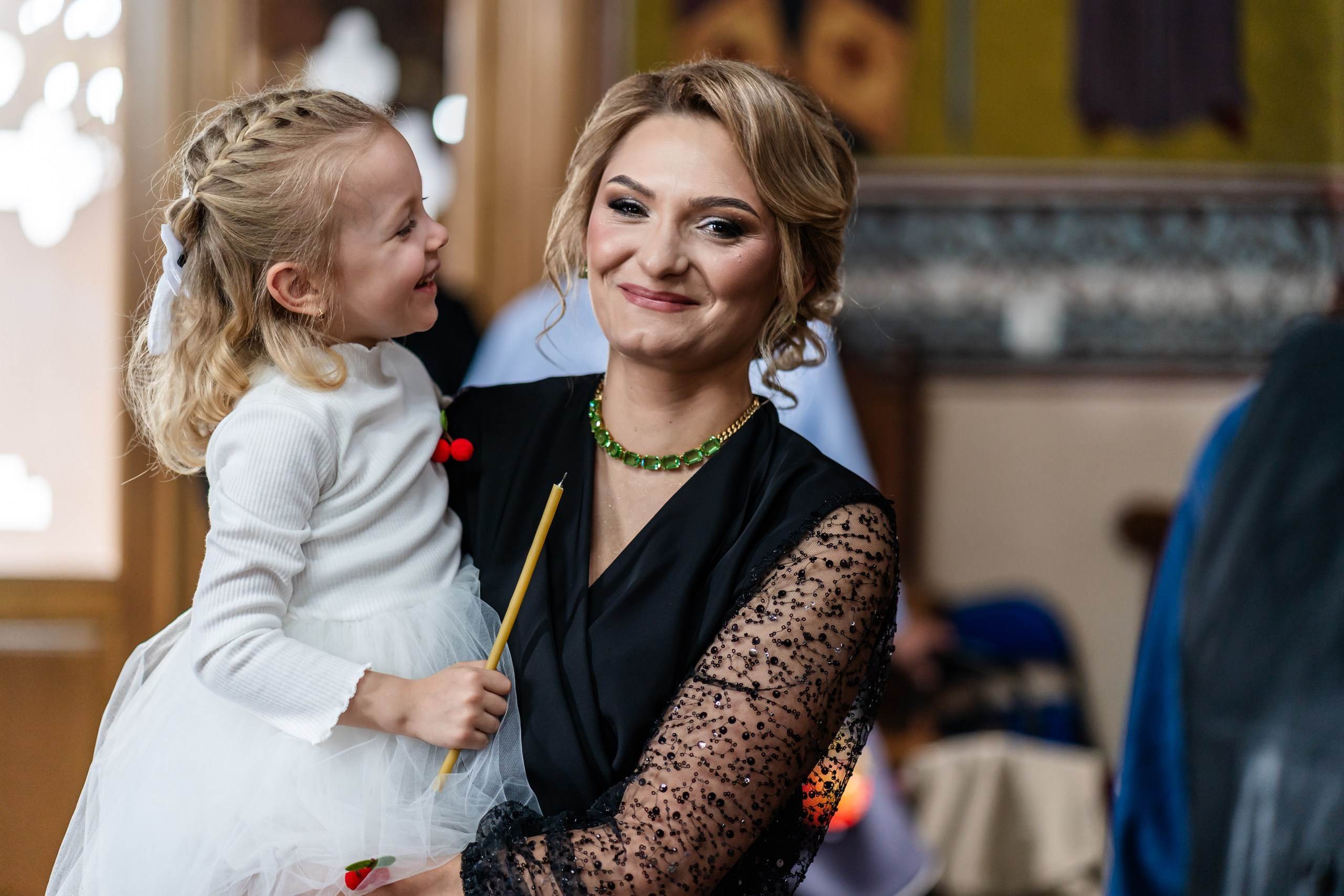 fotograf botez , fotografie botez Botoșani, fotograf Alin Chirilă, amintiri botez, fotografii botez, botez Miruna Parascheva, fotograf copii, fotografie botez în Botoșani-alt="botez , fotografie botez Alin Chirilă, amintiri botez, fotografii emoționante botez Botoșani"-- fotografii-botez-bebelus- amintiri-botez-micuț- moment-sfânt-crestinare- fotografie-emotionanta-botez- detalii-botez-bebelusi- parinti-fericiti-la-botez- fotograf-botez-profesionist- botez-in-biserica-ortodoxa- micuț-botezat-cu-emoție- zâmbete-și-lacrimi-la-botez- bebeluș-la-cristelniță- decor-botez-colorat- botez-cu-dragoste-și-credință- emotie-pura-la-botez- fotograf-botez-botosani- botez-iasi-suceava-fotograf- amintiri-nepretuite-botez-- Preotul ținându-l pe micuțul Mathias Gabriel la botez, în biserica Înălțarea Domnului, Copălău  - Detalii de la botezul lui Mathias – lumânare, trusou și icoană  - Familia lui Mathias Gabriel alături de micuț, în ziua botezului  - Portret emoționant cu mama și bebelușul în brațe, în biserică,fotograf profesionist evenimente Botoșani, Iași, Suceava, Fălticeni, Bacău, Pașcani, Roman - AlinoFotoStudio by Alin Chirilă - servicii foto nuntă, botez, cununie, ședințe foto creative, albume personalizate, fotografii emoționante și calitative pentru cele mai importante momente din viață,fotograf nuntă Botoșani Alin Chirilă,  ședință foto botez Iași - AlinoFotoStudio,  servicii fotograf profesionist evenimente Suceava,  fotograf cununie civilă Fălticeni - Alin Chirilă,  album foto nuntă personalizat Bacău.“Bebeluș botezat în biserică, ținut în brațe de nași”	•	“Detaliu cu lumânarea de botez decorată cu flori albe”	•	“Părinți emoționați alături de copilul lor la ceremonia de botez”	•	“Masa festivă de botez cu decor tematic și tort personalizat”	•	“Momentul în care preotul toarnă apă sfințită pe fruntea bebelușului”	“Bebeluș în rochie albă de botez, zâmbind în brațele mamei”	•	“Detaliu cu cruciulița de botez așezată pe o pernă de satin”	•	“Părinți și nași aprinzând lumânările în timpul ceremoniei de botez”	•	“Tort de botez decorat cu figurine tematice și numele copilului”	•	“Copil botezat dormind liniștit în pătuțul decorat festiv”	•	“Momentul în care preotul binecuvântează copilul în fața altarului”	•	“Invitați adunându-se în jurul mesei festive la petrecerea de botez”	•	“Bebeluș ținând în mână o jucărie personalizată primită la botez”	•	“Familie fericită pozând împreună după ceremonia de botez”	•	“Decor tematic cu baloane și flori la locația petrecerii de botez” fotograf Botoșani fotograf evenimente fotograf botez Alin Chirila fotograf alinofotostudio.fotograf botez Amelis Maria, fotografie botez Botoșani, fotograf Alin Chirilă, amintiri botez, fotografii botez, botez Amelis Maria, fotograf copii, fotografie botez în Botoșani,