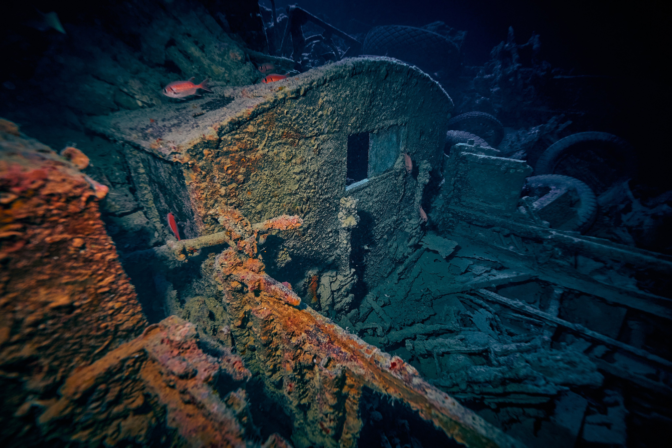 Underwater photographer Andriej Szypilow - photos of the mysterious SS Thistlegorm - sunken ship in the red sea