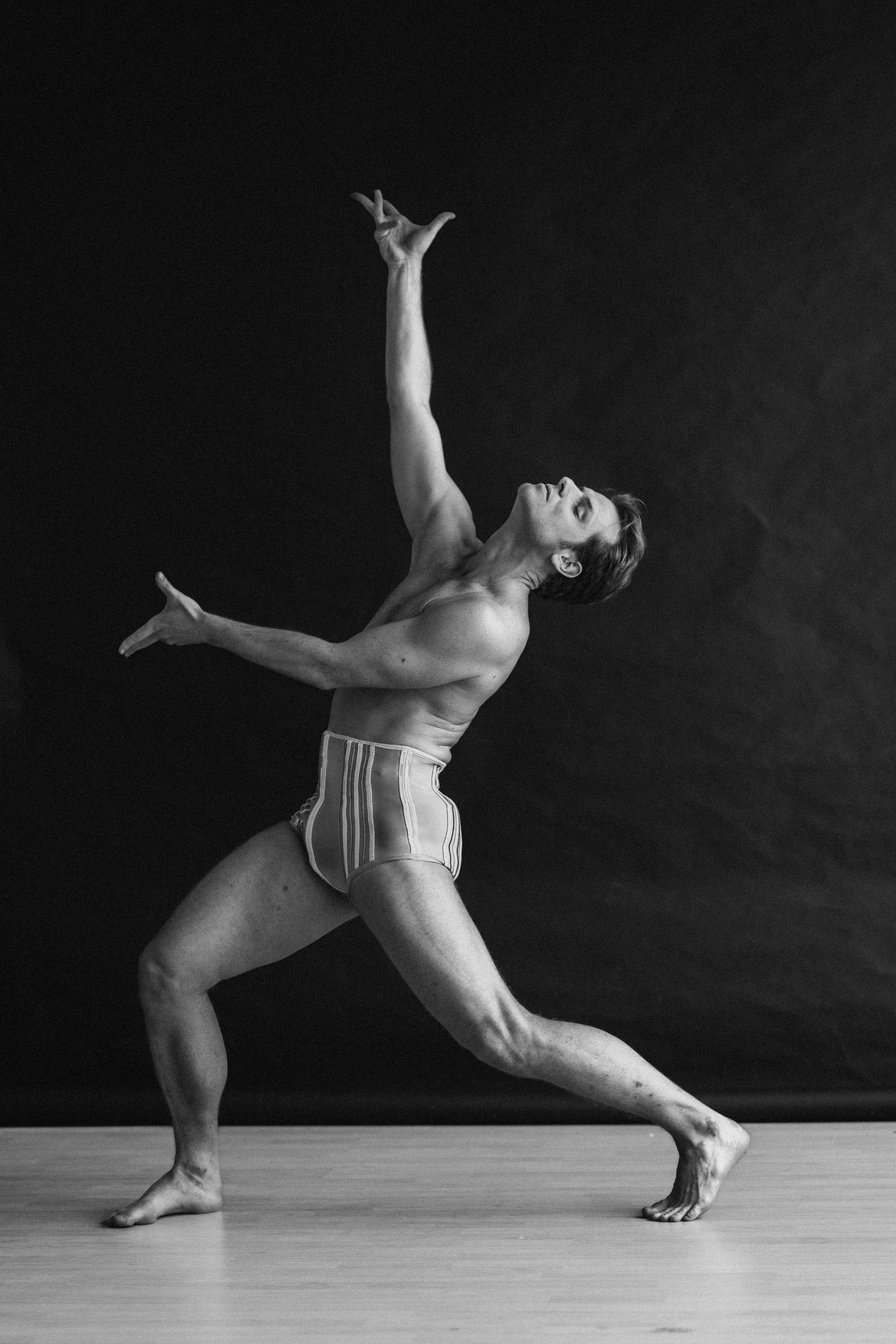 DANCERS. Victoria Olonen – Cinematic Portrait Artist | Helsinki & Europe