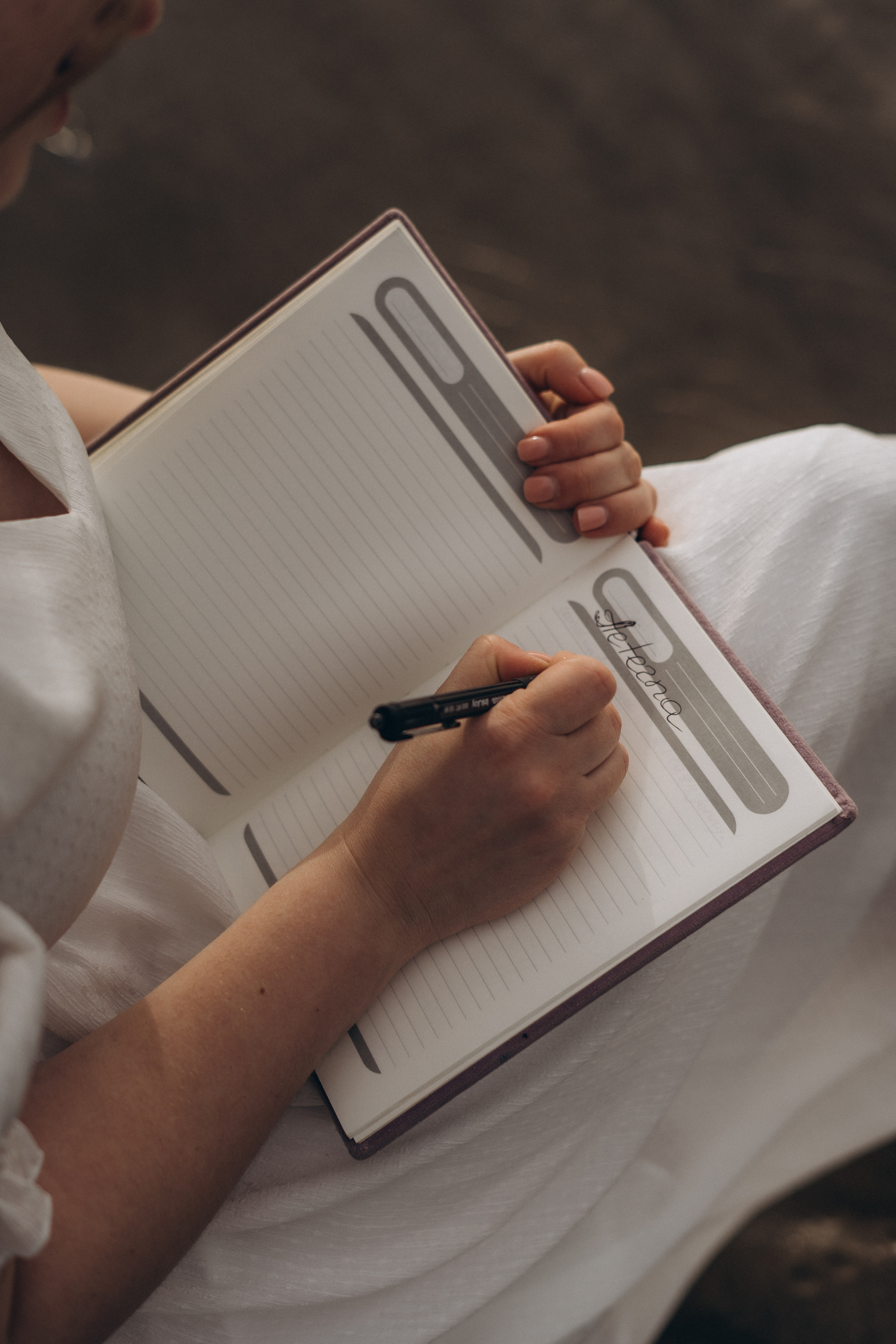 Jenne. Wedding, family and portrait photographer in Portland