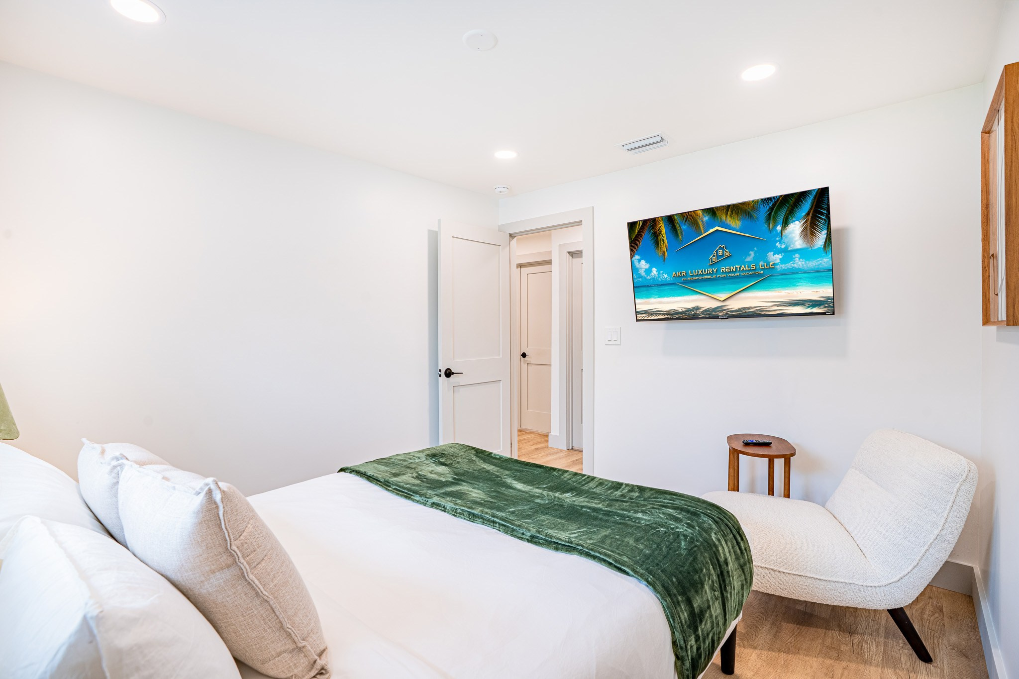 Airbnb: Real Estate 01. Welcome to my video and photo world!