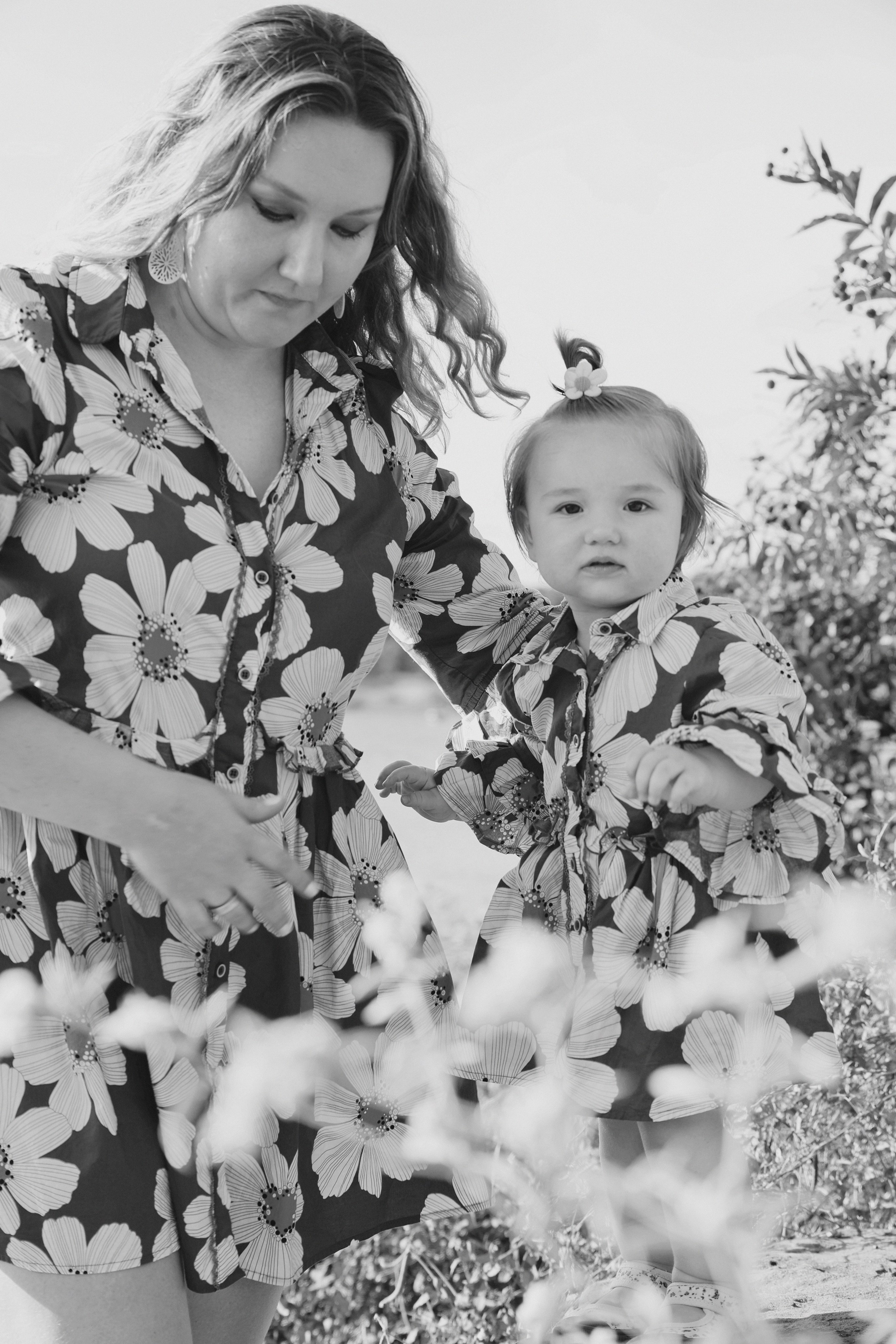 Baby Family Photoshoot – Outdoor Family Photography with Infant or Toddler. Lana Petrychenko — Portrait & Family Photographer. Valencia, Spain