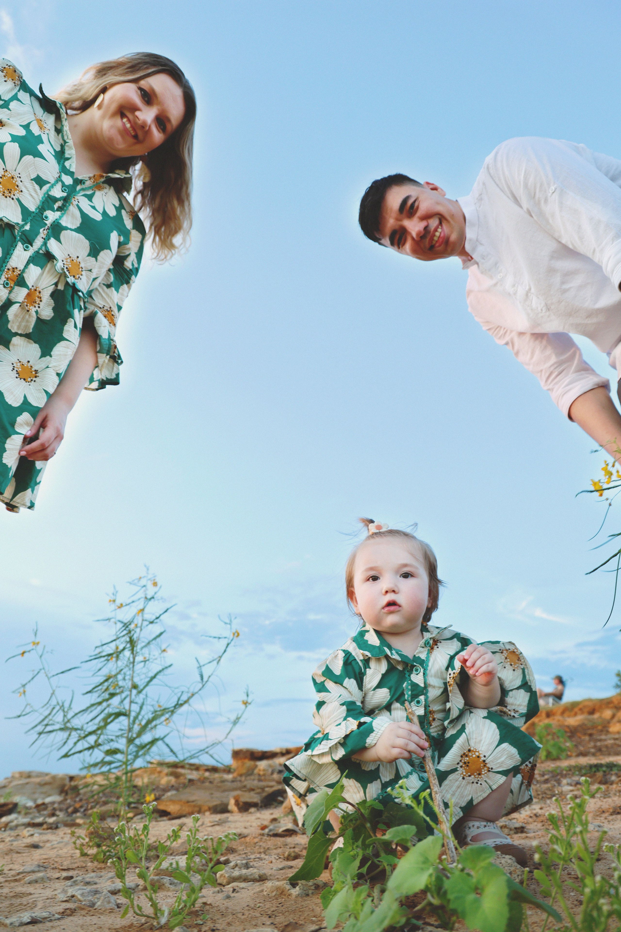 Baby Family Photoshoot – Outdoor Family Photography with Infant or Toddler. Lana Petrychenko — Portrait & Family Photographer. Valencia, Spain