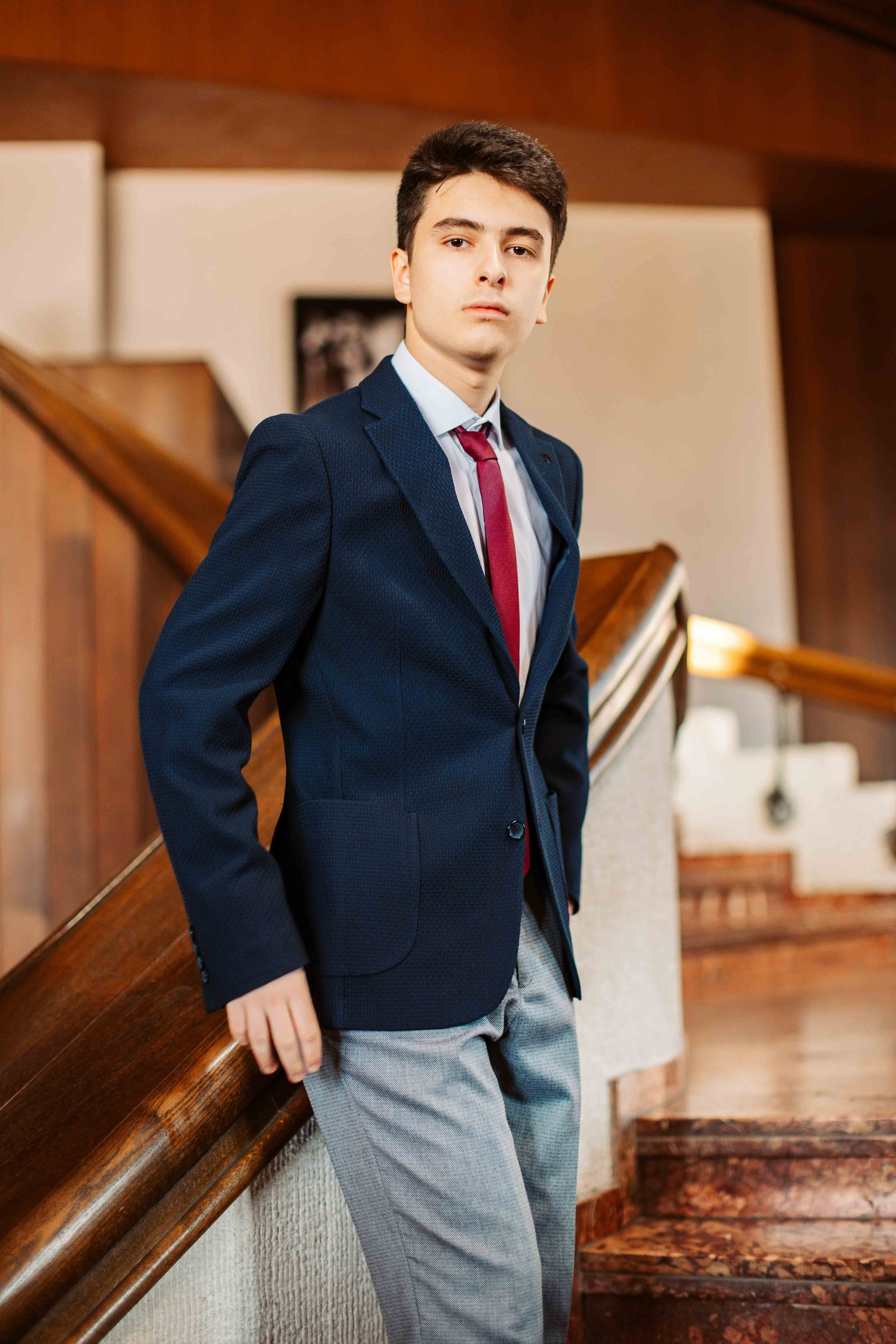 12C — Unirea. Contrast Studio