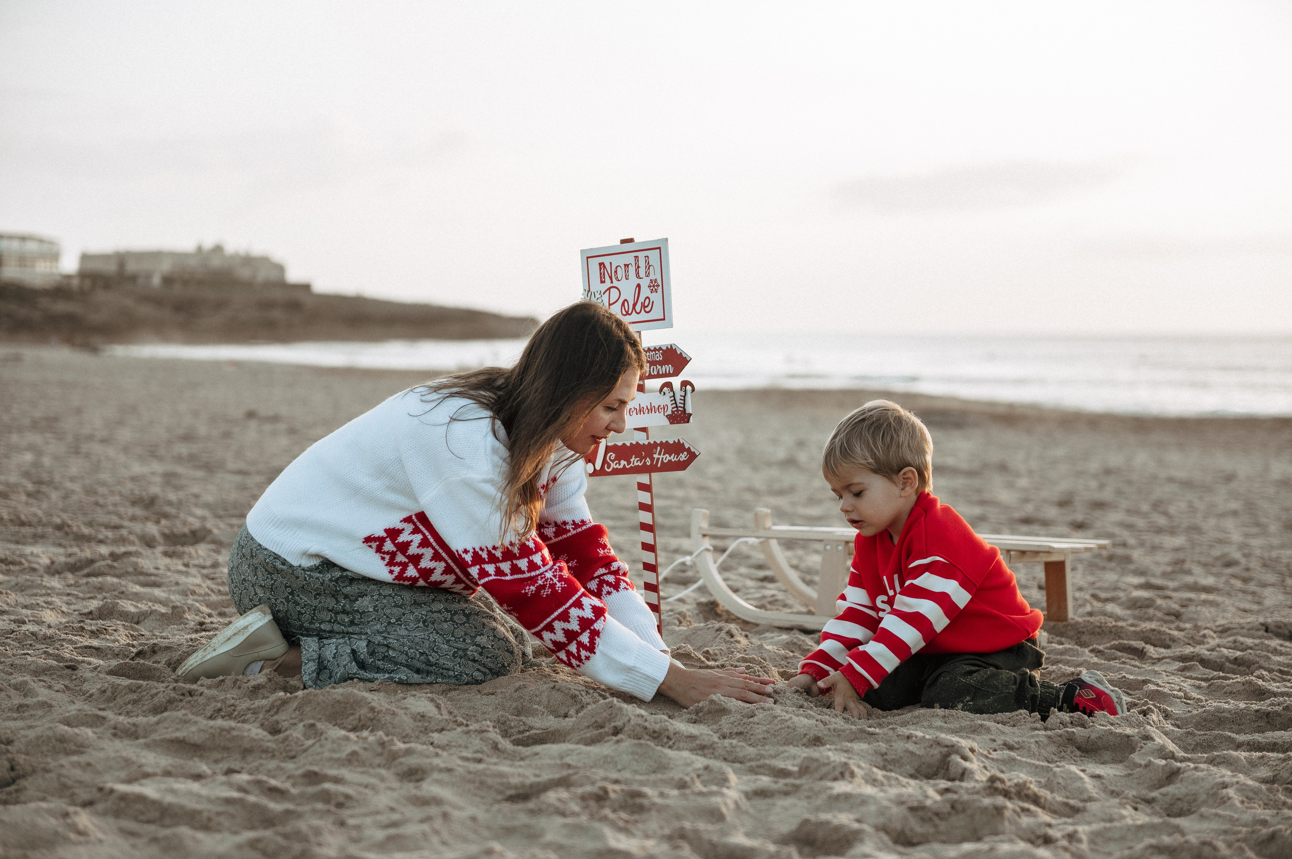 Family Christmas photoshoot on the beach in Portugal. Ваш фотограф в Лиссабоне — Анна Белова