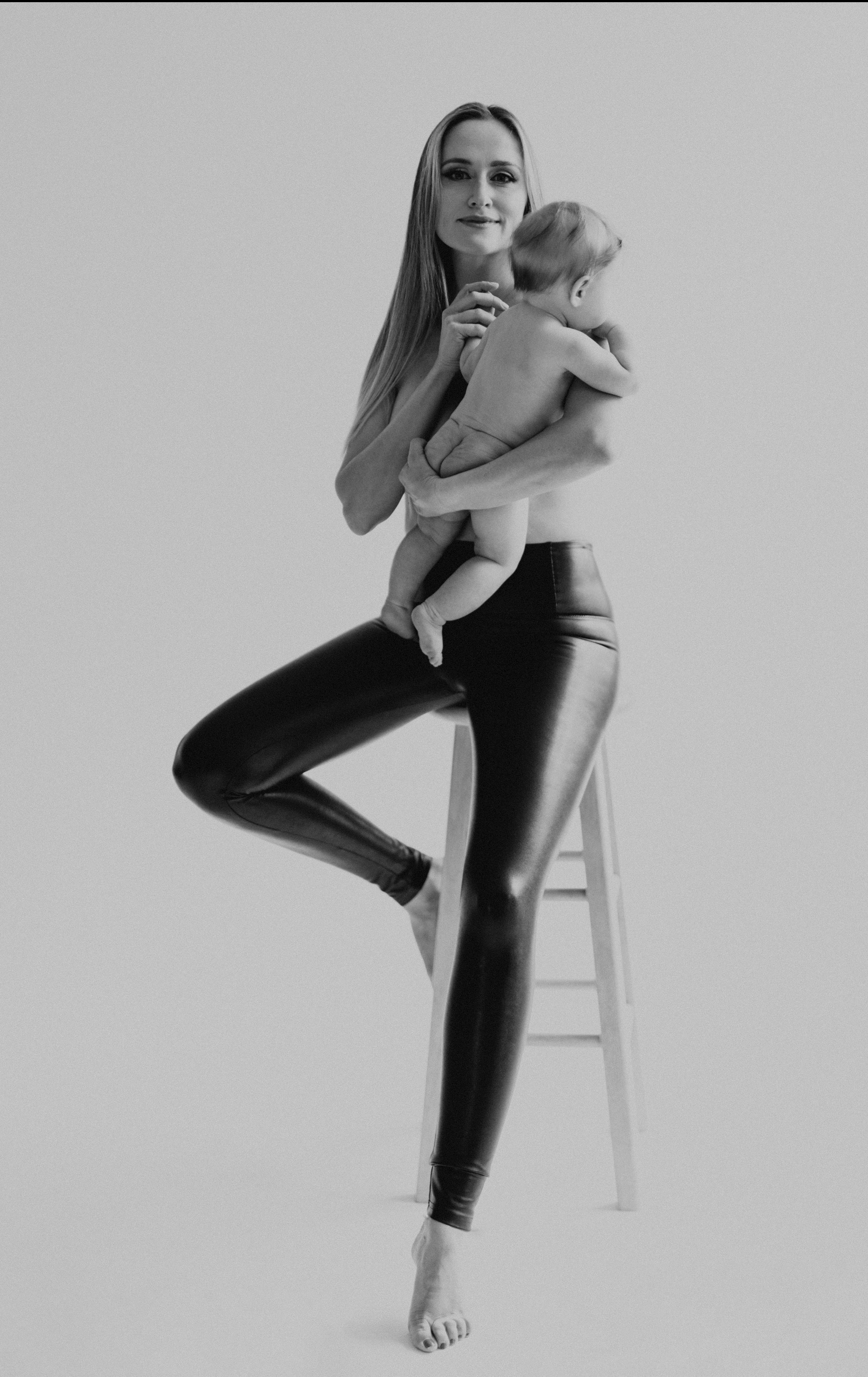 Zhanna. Modern maternity photographer in Long Island New York