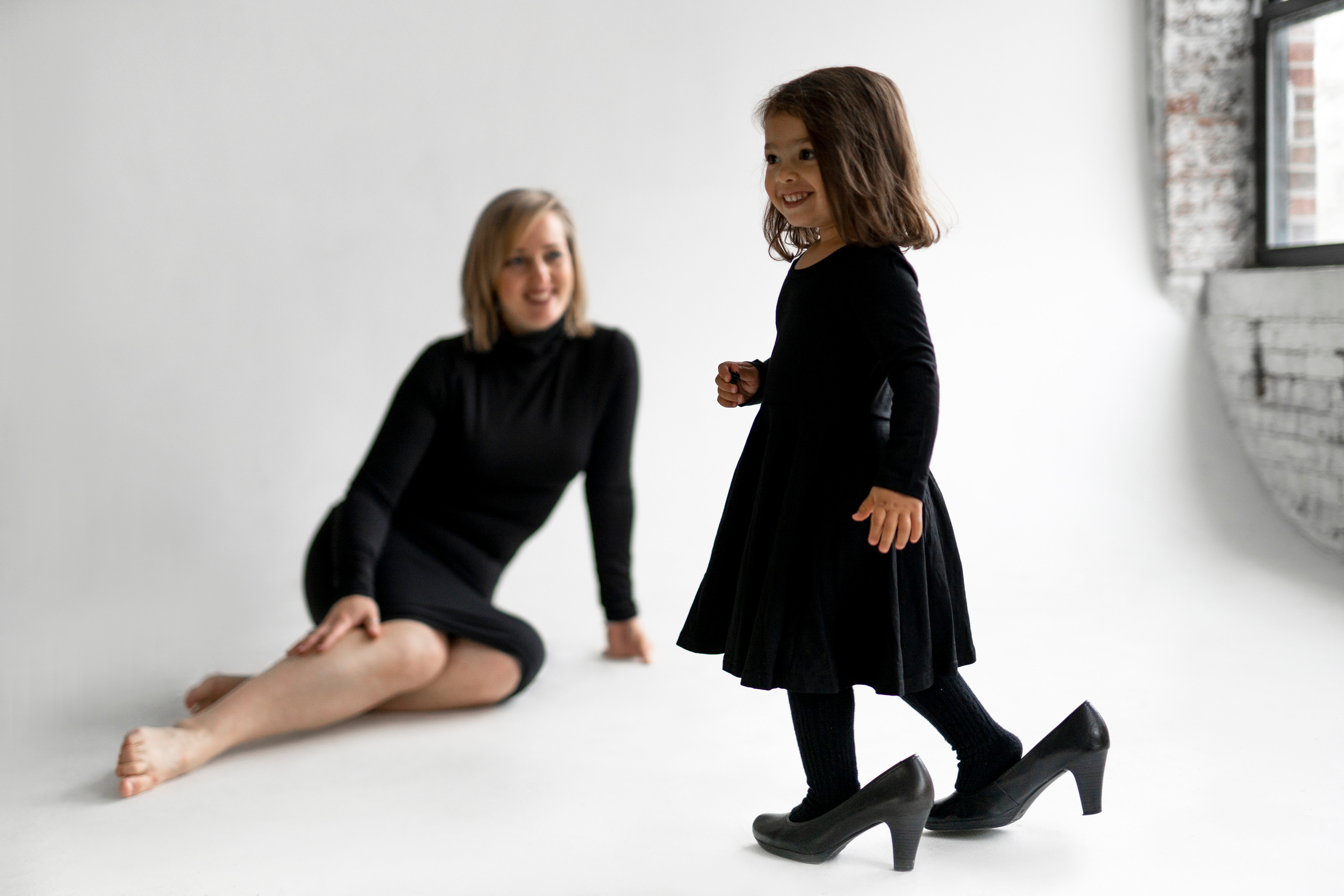 Yulia. Modern maternity photographer in Long Island New York