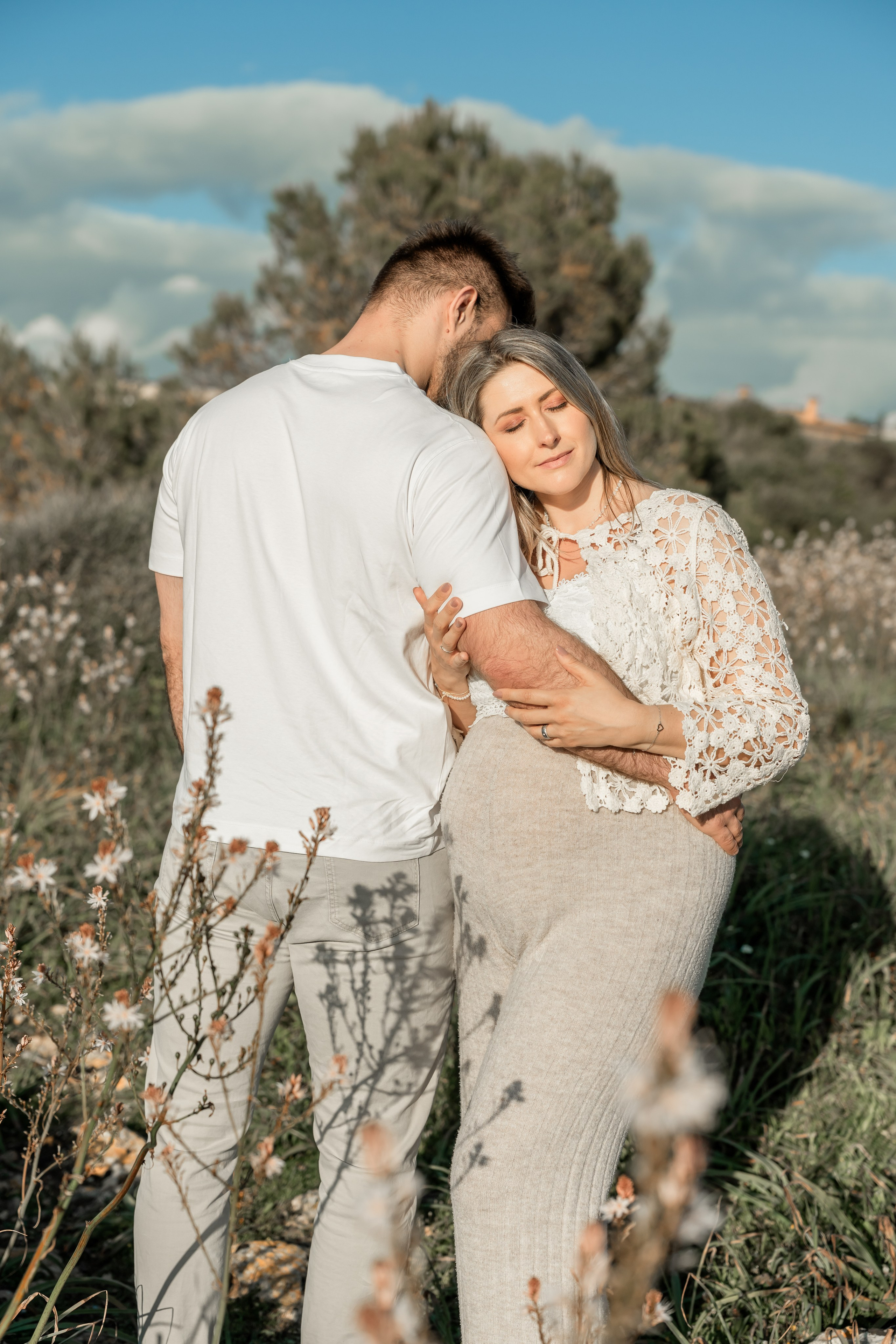 Schwangerschaftsshooting am Meer. Deine Fotografin auf Mallorca für Familien und Business
