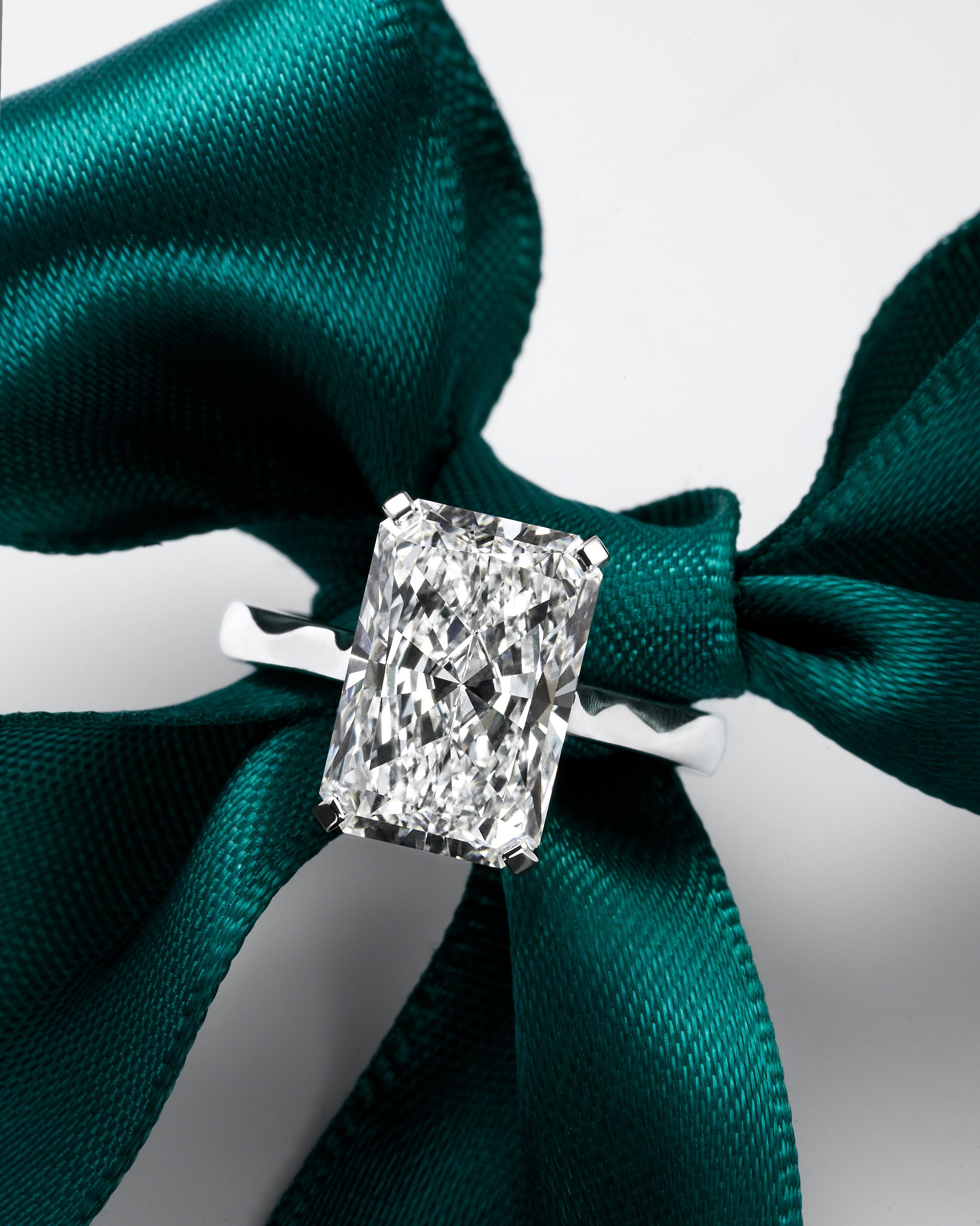 JEWELLERY. Fashion and advertising photographer Alina Mikhalkovich Dubai