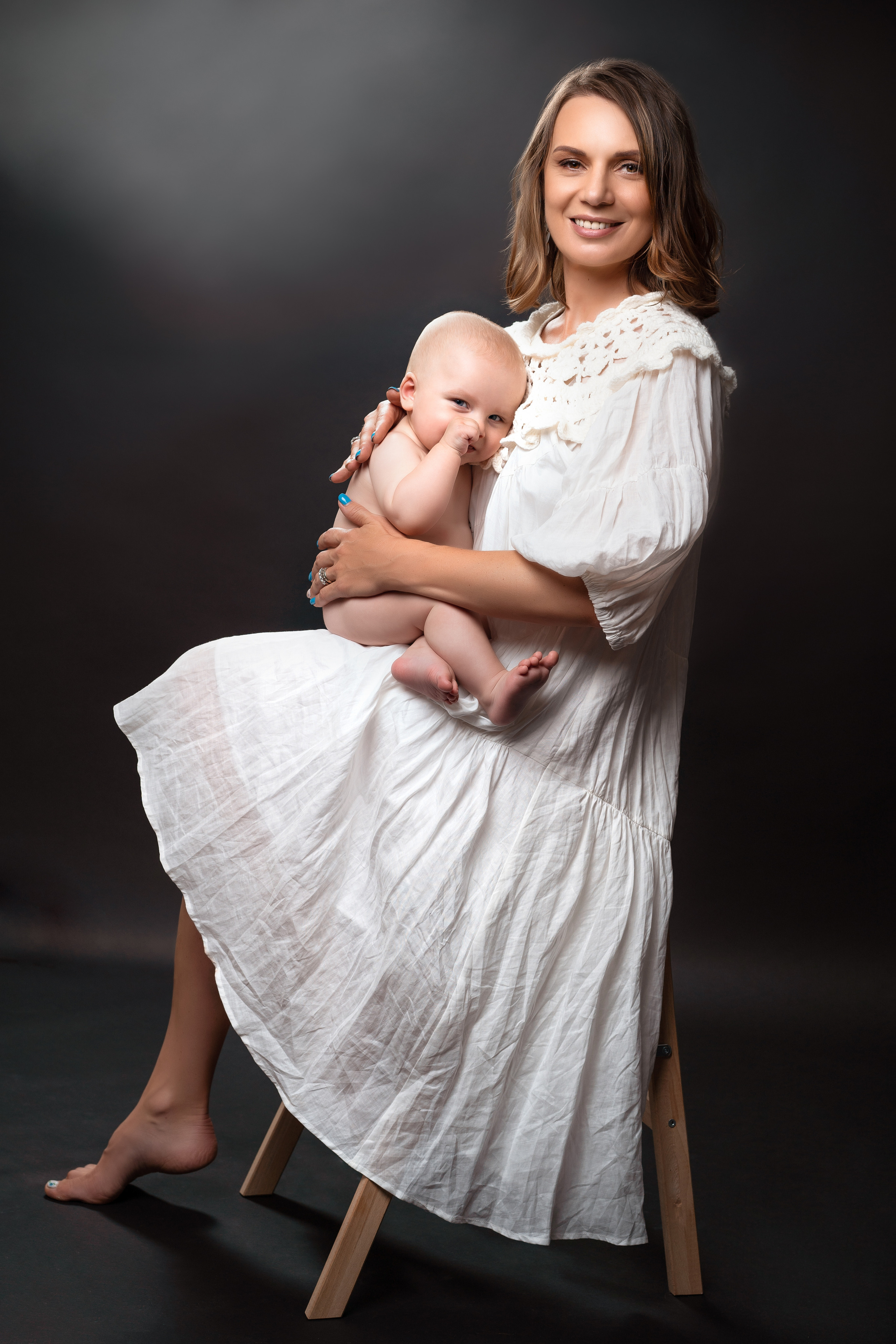 Mother and her baby (at studio). Portrait, Family and Maternity Photographer in Dublin Tania Vaskul