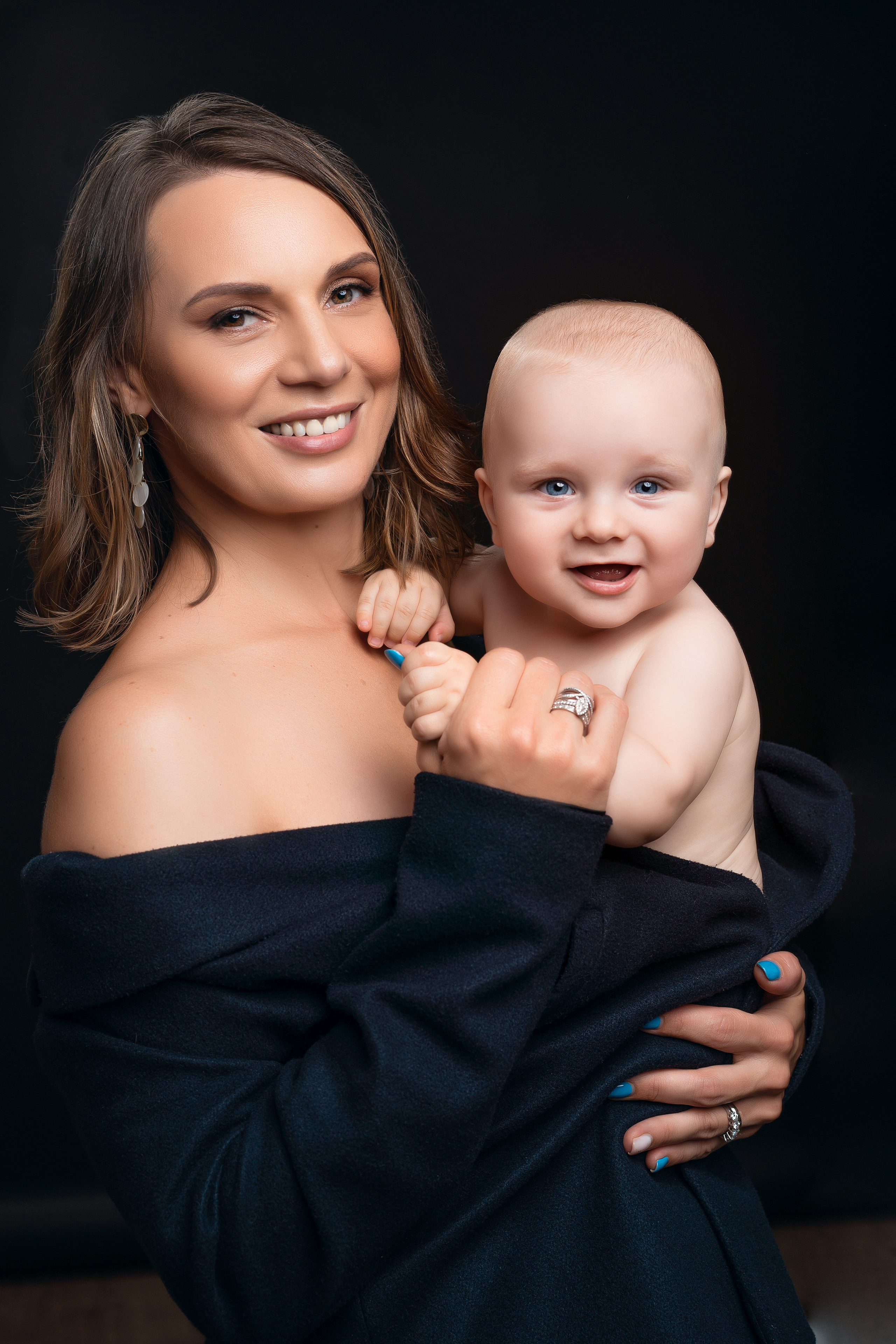 Mother and her baby (at studio). Portrait, Family and Maternity Photographer in Dublin Tania Vaskul