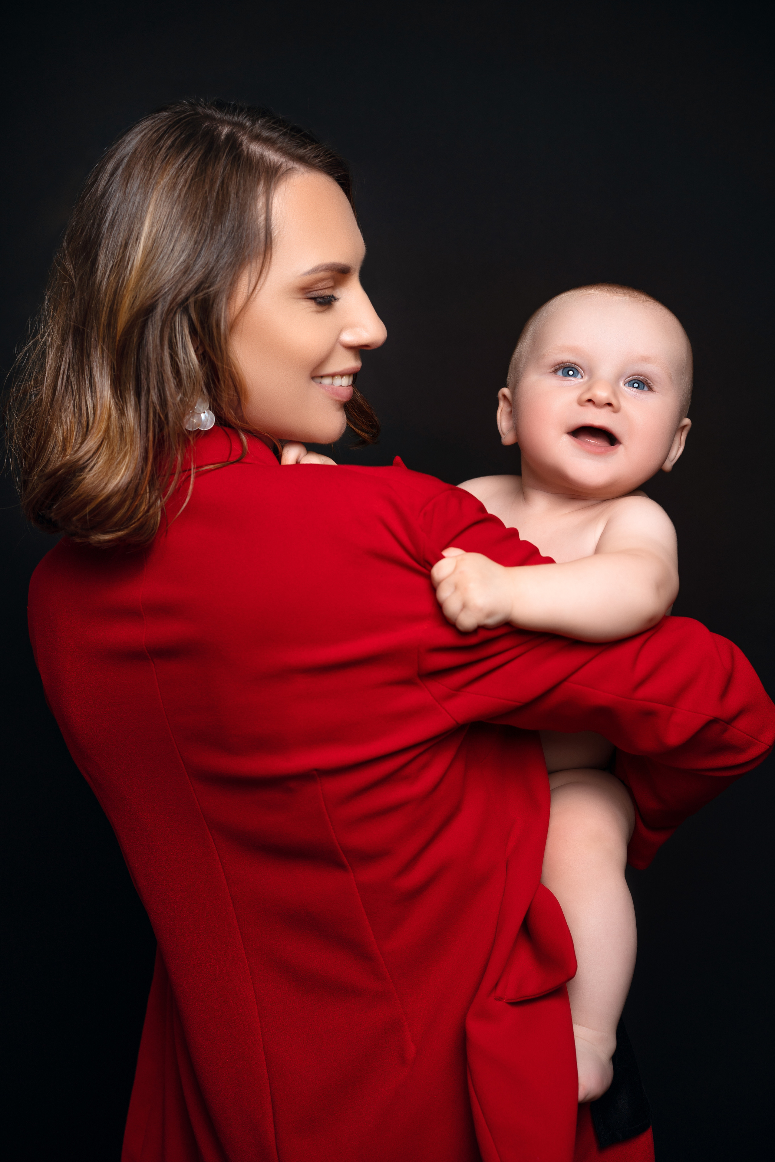 Mother and her baby (at studio). Portrait, Family and Maternity Photographer in Dublin Tania Vaskul