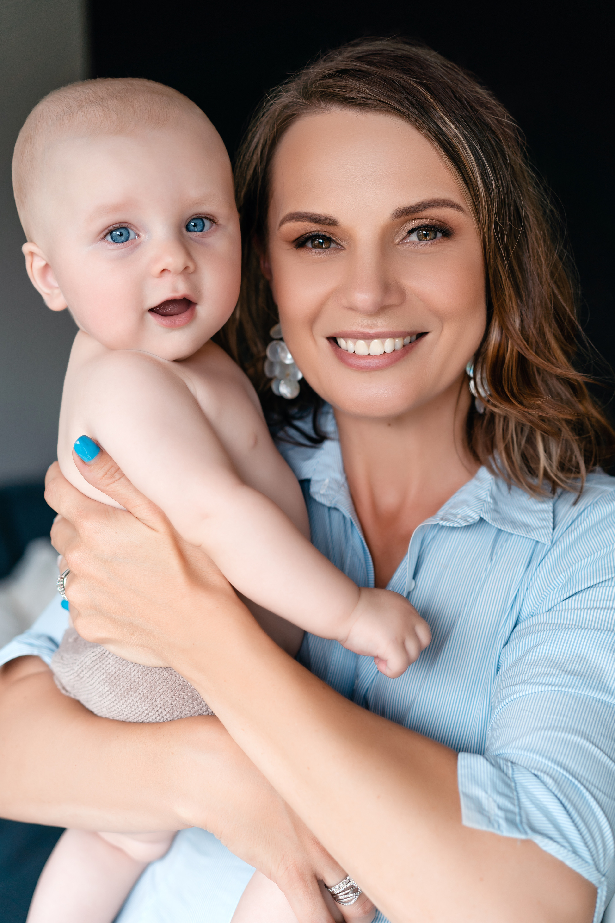 Mother and her baby (at studio). Portrait, Family and Maternity Photographer in Dublin Tania Vaskul