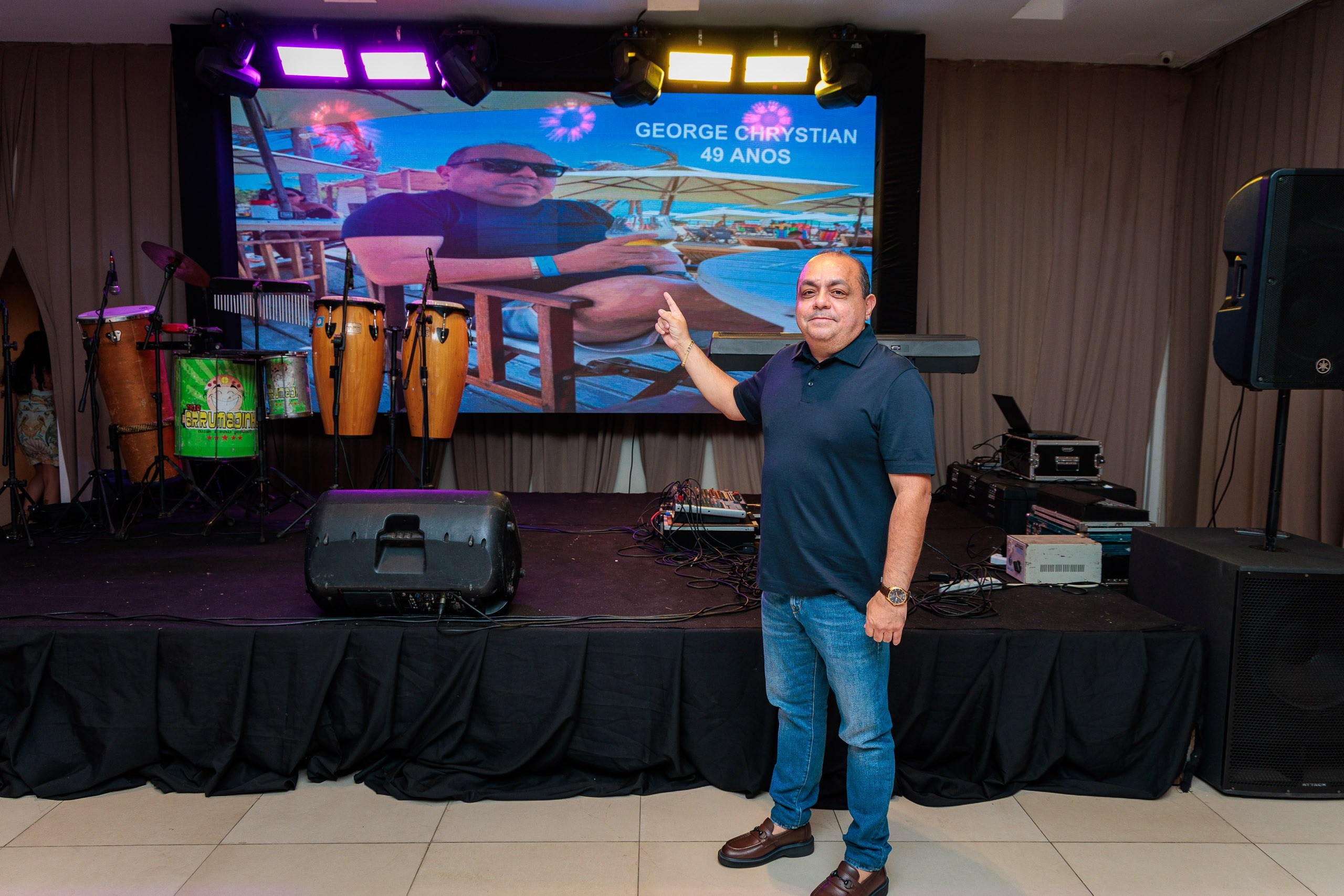 Festa de aniversário adulto, com show ao vivo em ambiente perfeito para festas