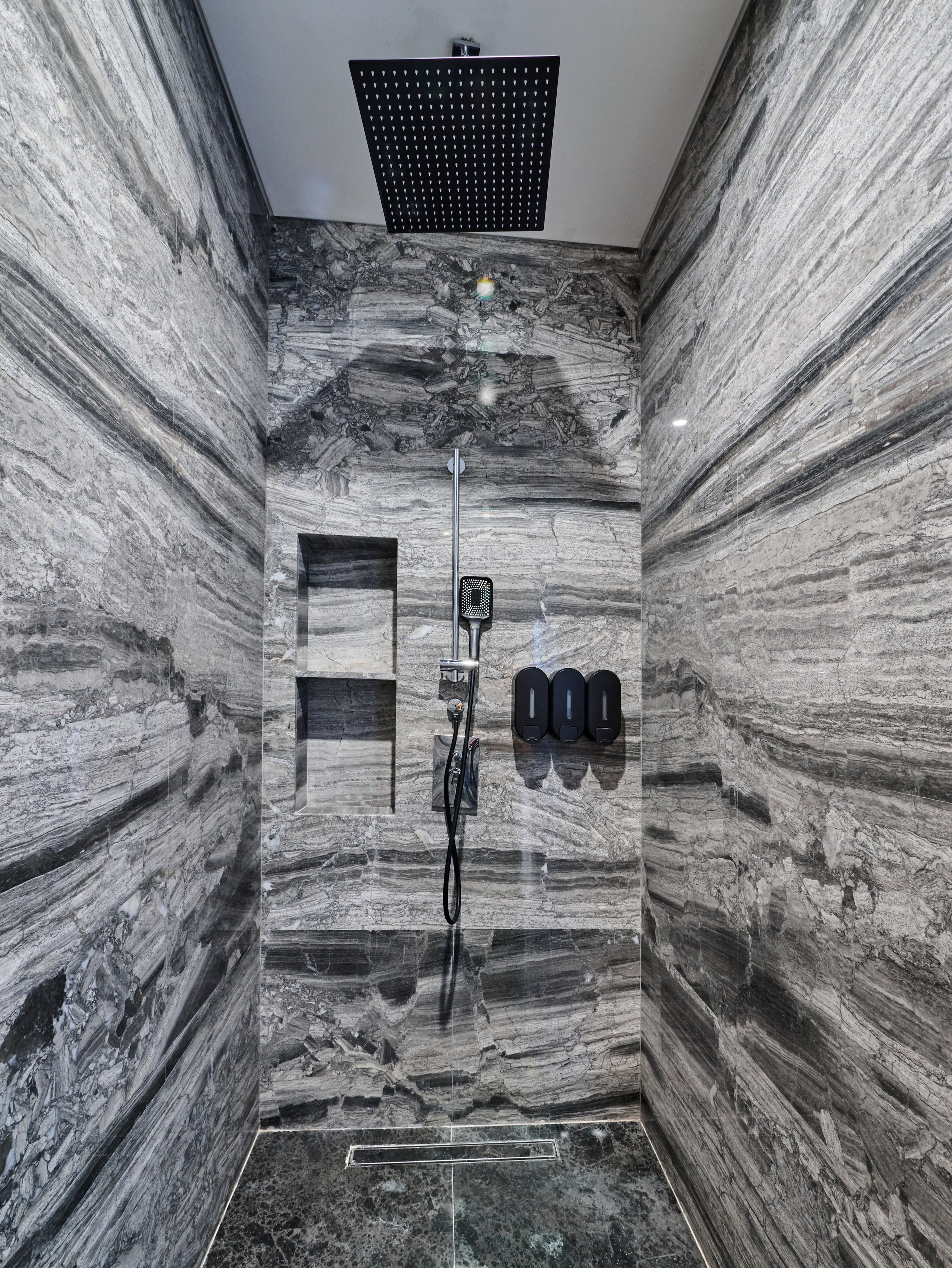 Real Estate Photography in Dubai — Interior & Villa Photos for Bayut, Airbnb, Property Finder. Hotel Photographer in Dubai — Interiors & Commercial by Oleg Novikov