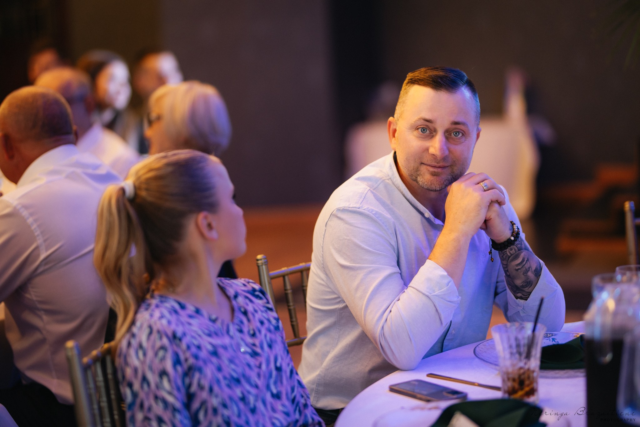 Vestuvinė fotosesija Kaune, Vienybės aikštėje, prie Lietuvos banko