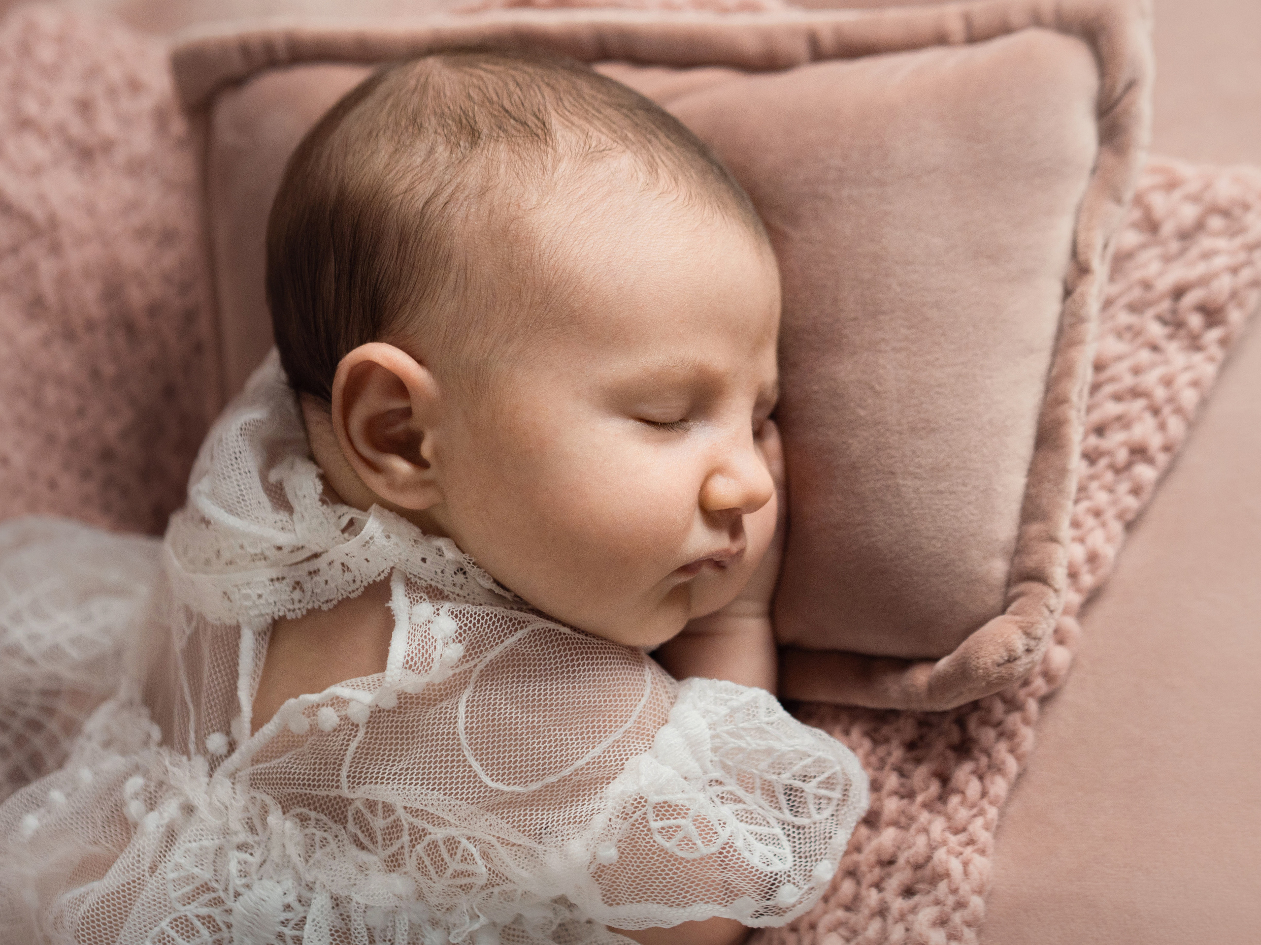 Foto dei neonati. Fotografa di neonati di attesa di famiglia Gero Kateryna