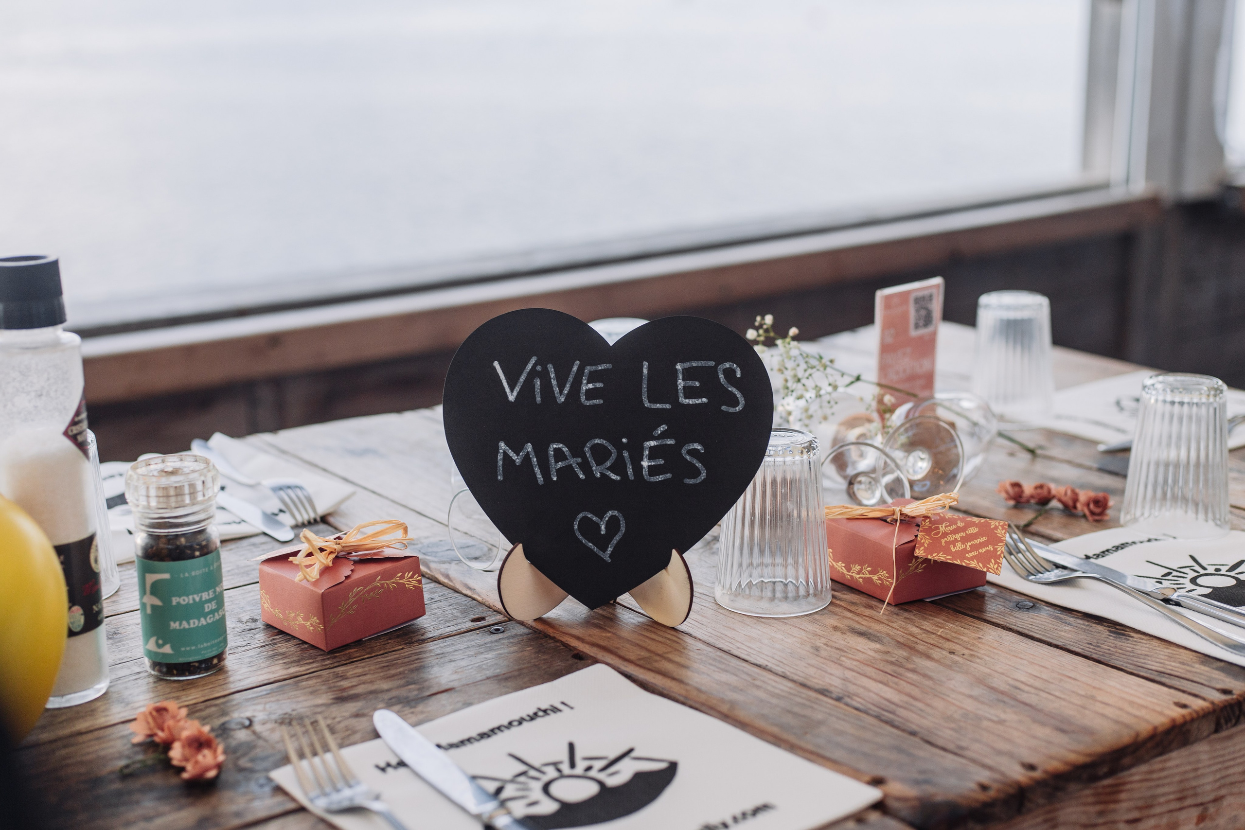 Sylvie & Lilian | Au bord de la mer. Photographe professionnelle à Poitiers, Tours et Châtellerault | Studio photo entre Poitiers et Tours – portraits, familles, entreprises, ma