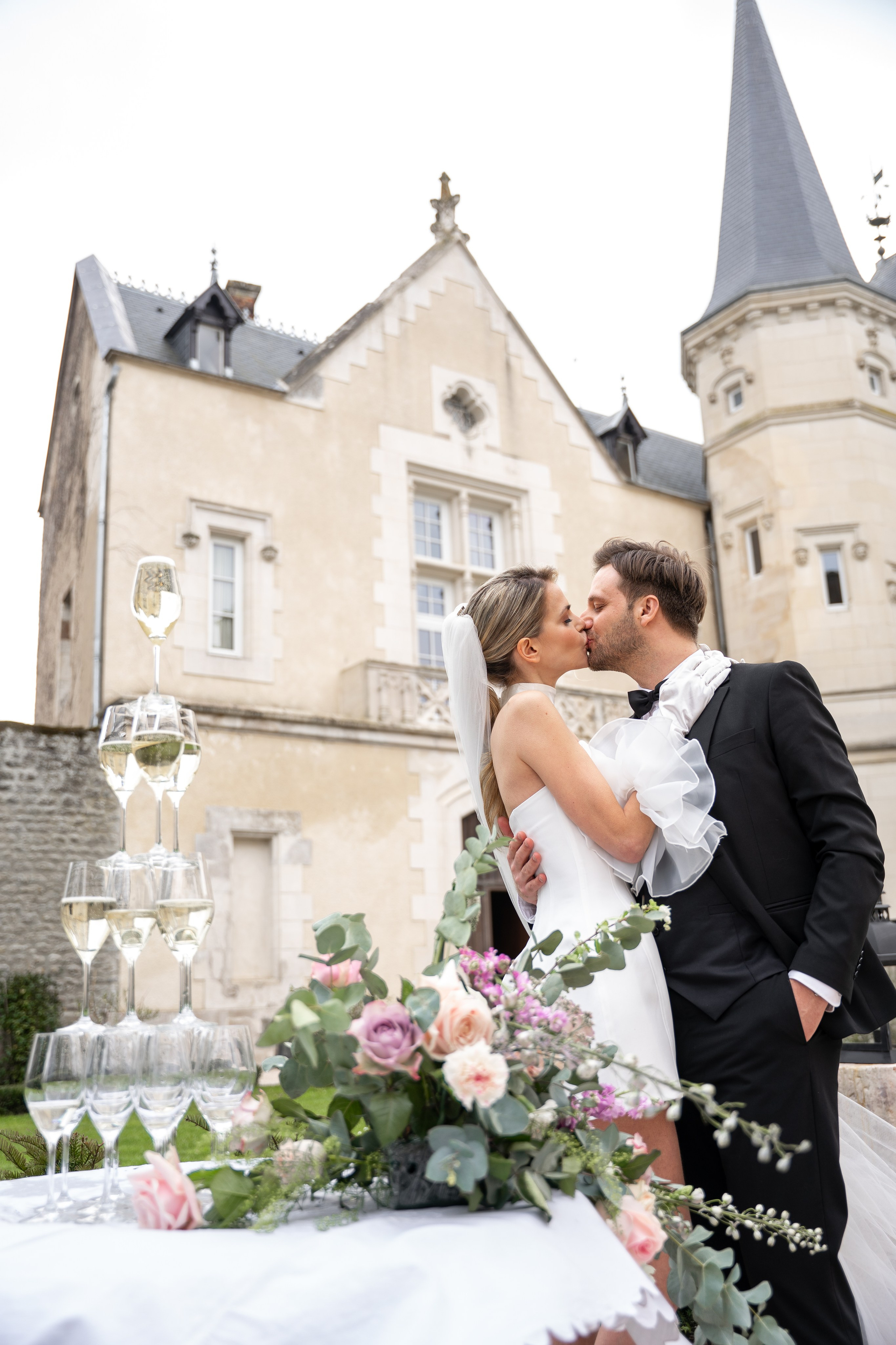 Chateau elopement inspiration. Wedding photographer in Paris Oksana Shum