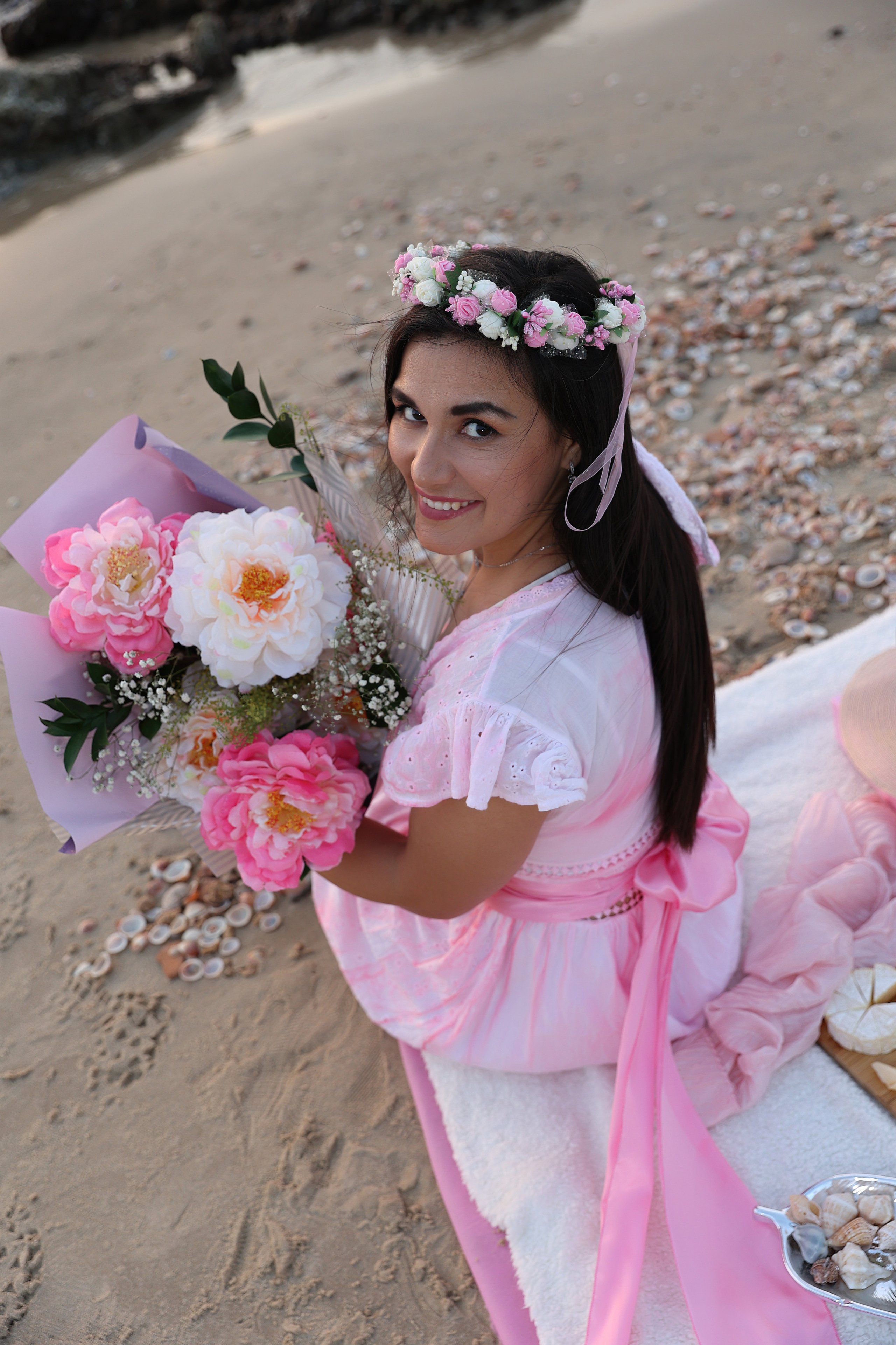 Portrait photoshoot on the sea. צלמת אירועים בוק בת מצווה נטלי טופילט