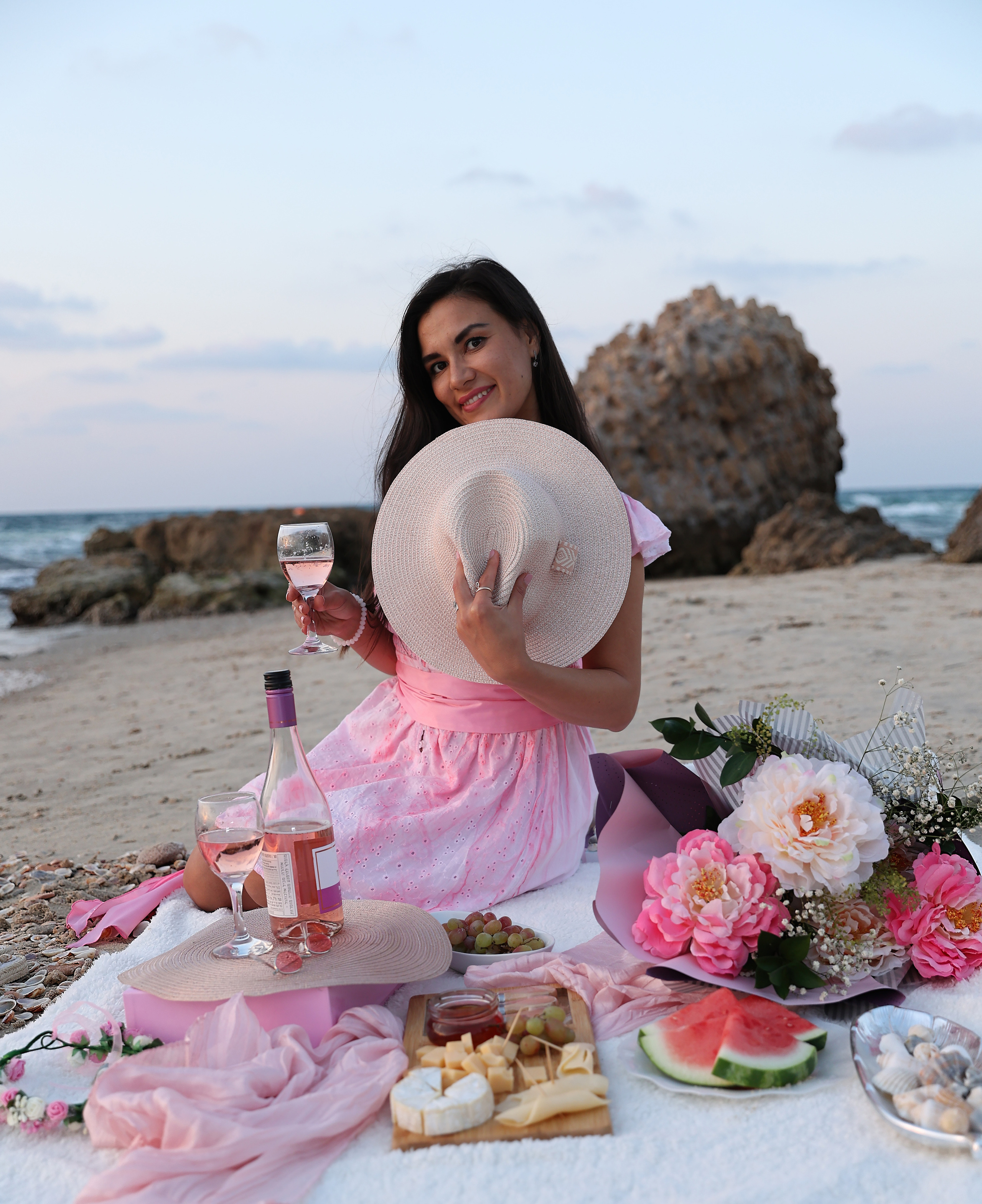 Portrait photoshoot on the sea. צלמת אירועים בוק בת מצווה נטלי טופילט