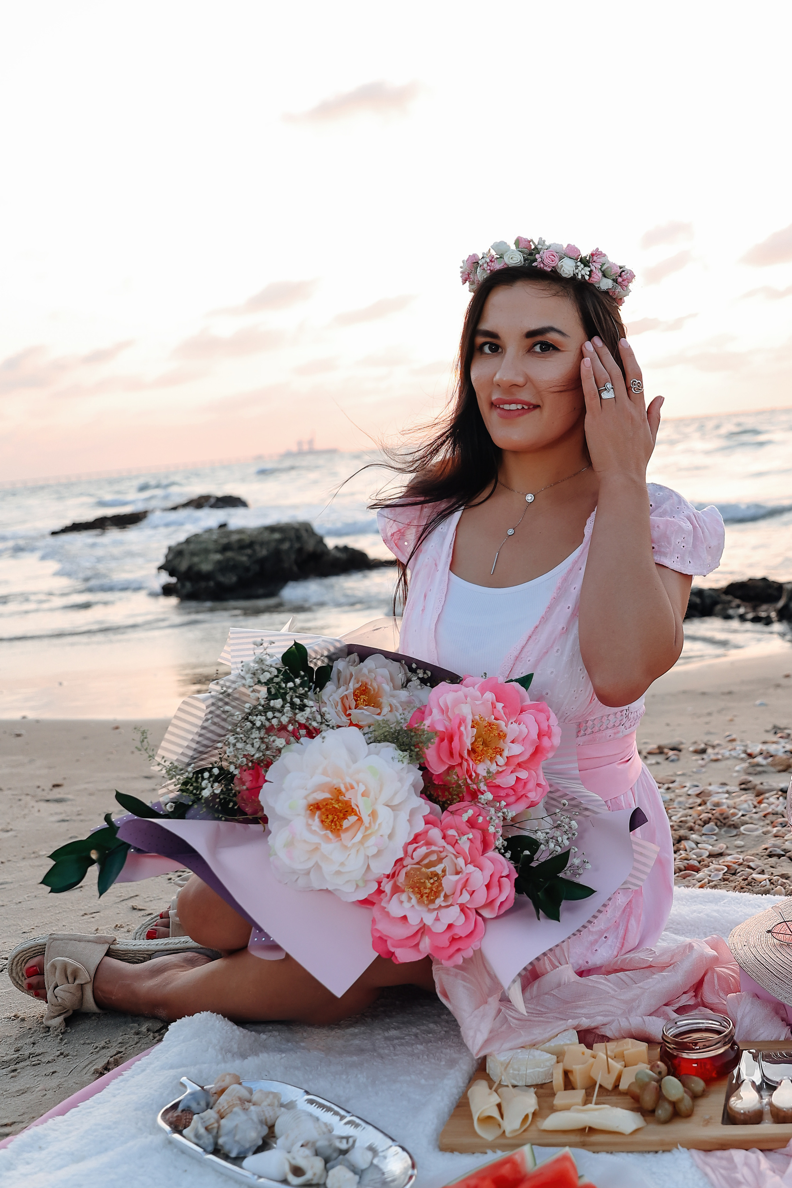 Portrait photoshoot on the sea. צלמת אירועים בוק בת מצווה נטלי טופילט