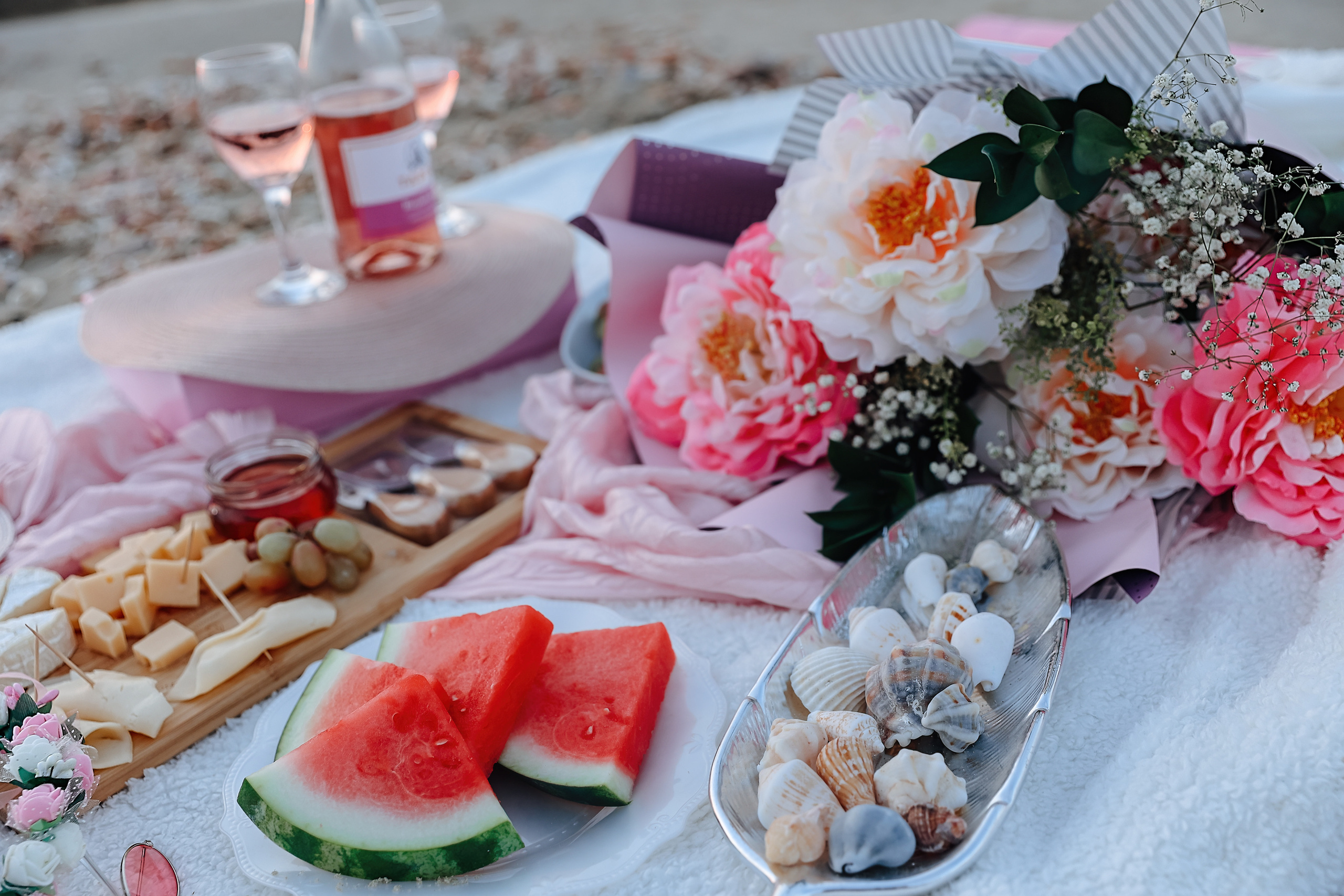 Portrait photoshoot on the sea. צלמת אירועים בוק בת מצווה נטלי טופילט