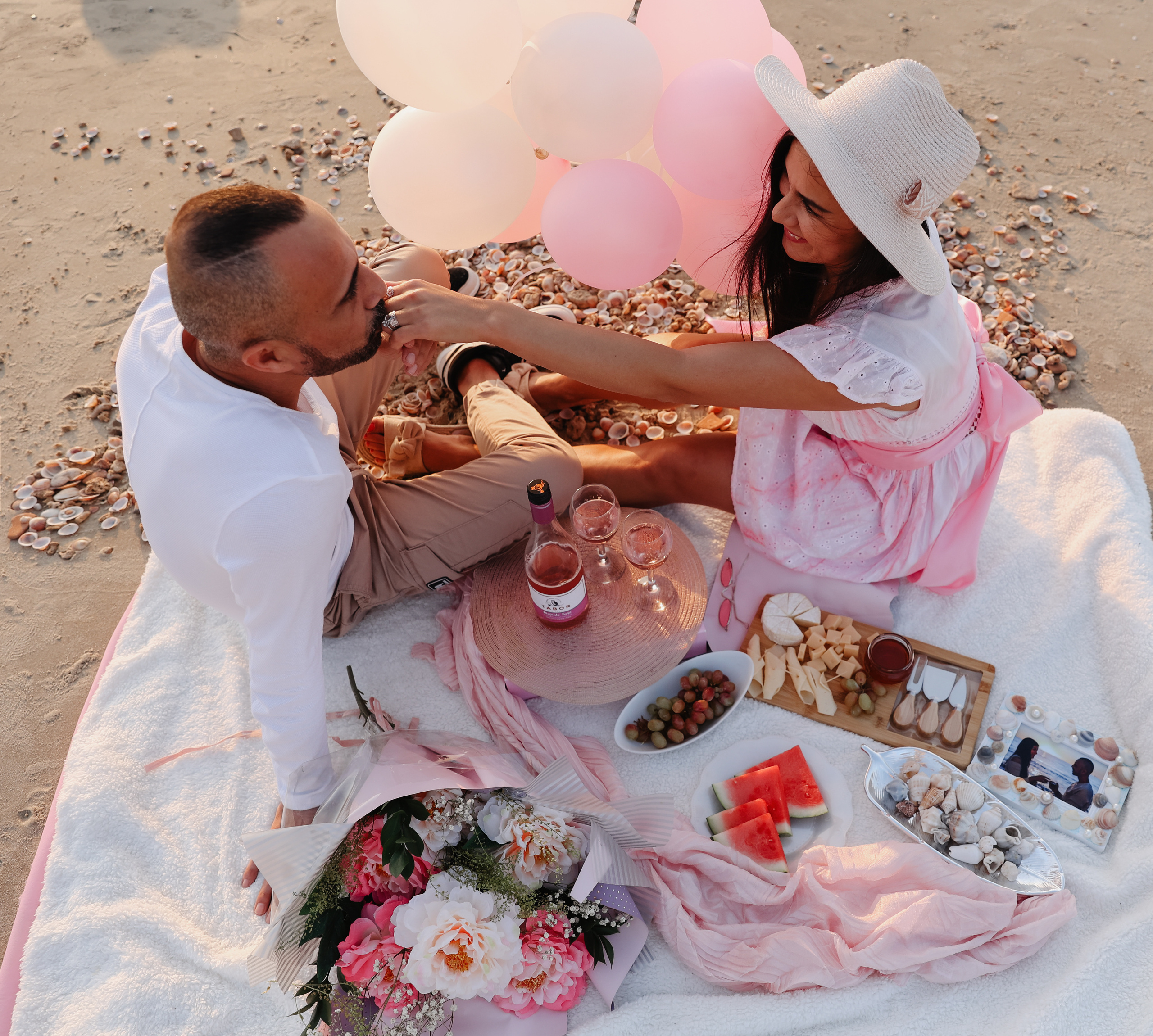 Portrait photoshoot on the sea. צלמת אירועים בוק בת מצווה נטלי טופילט