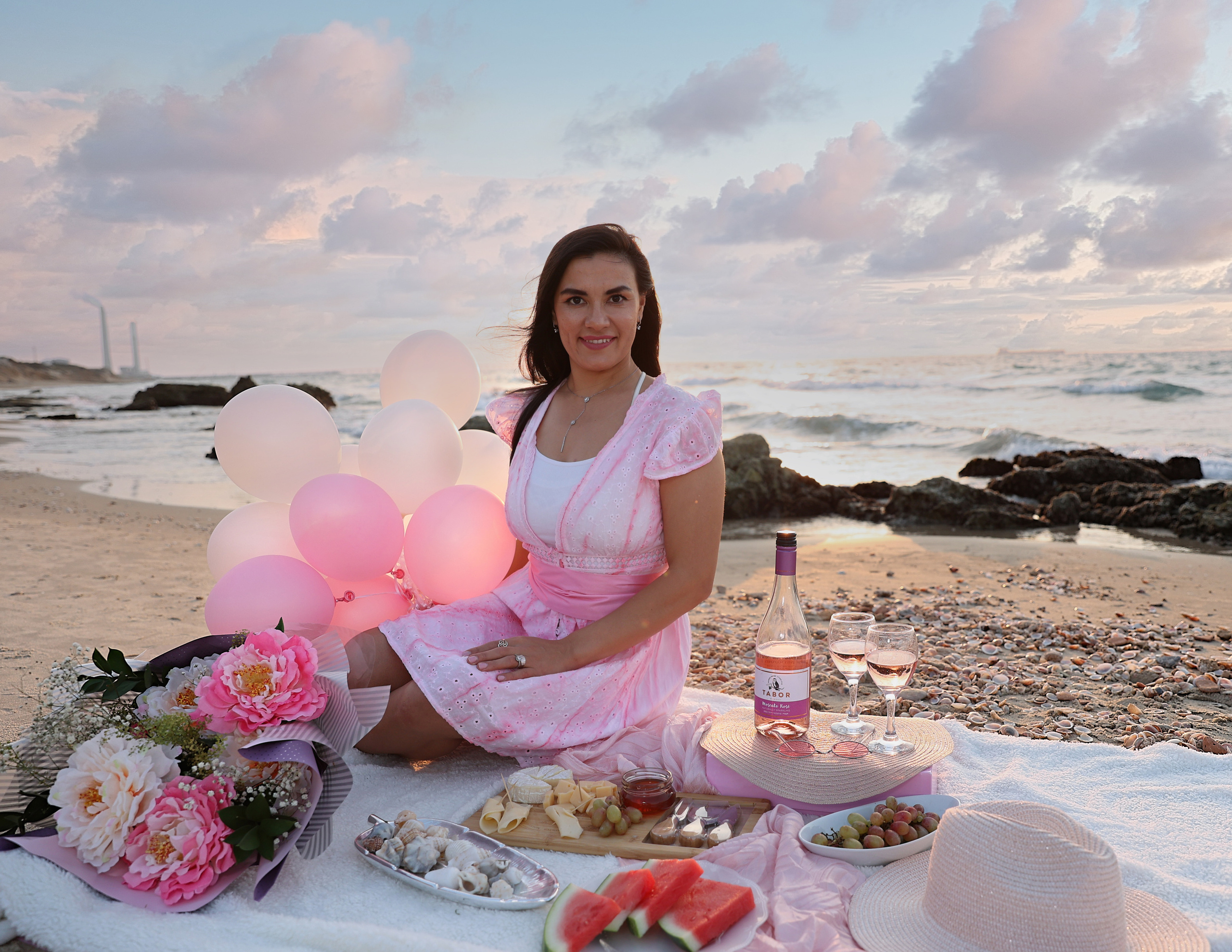 Portrait photoshoot on the sea. צלמת אירועים בוק בת מצווה נטלי טופילט