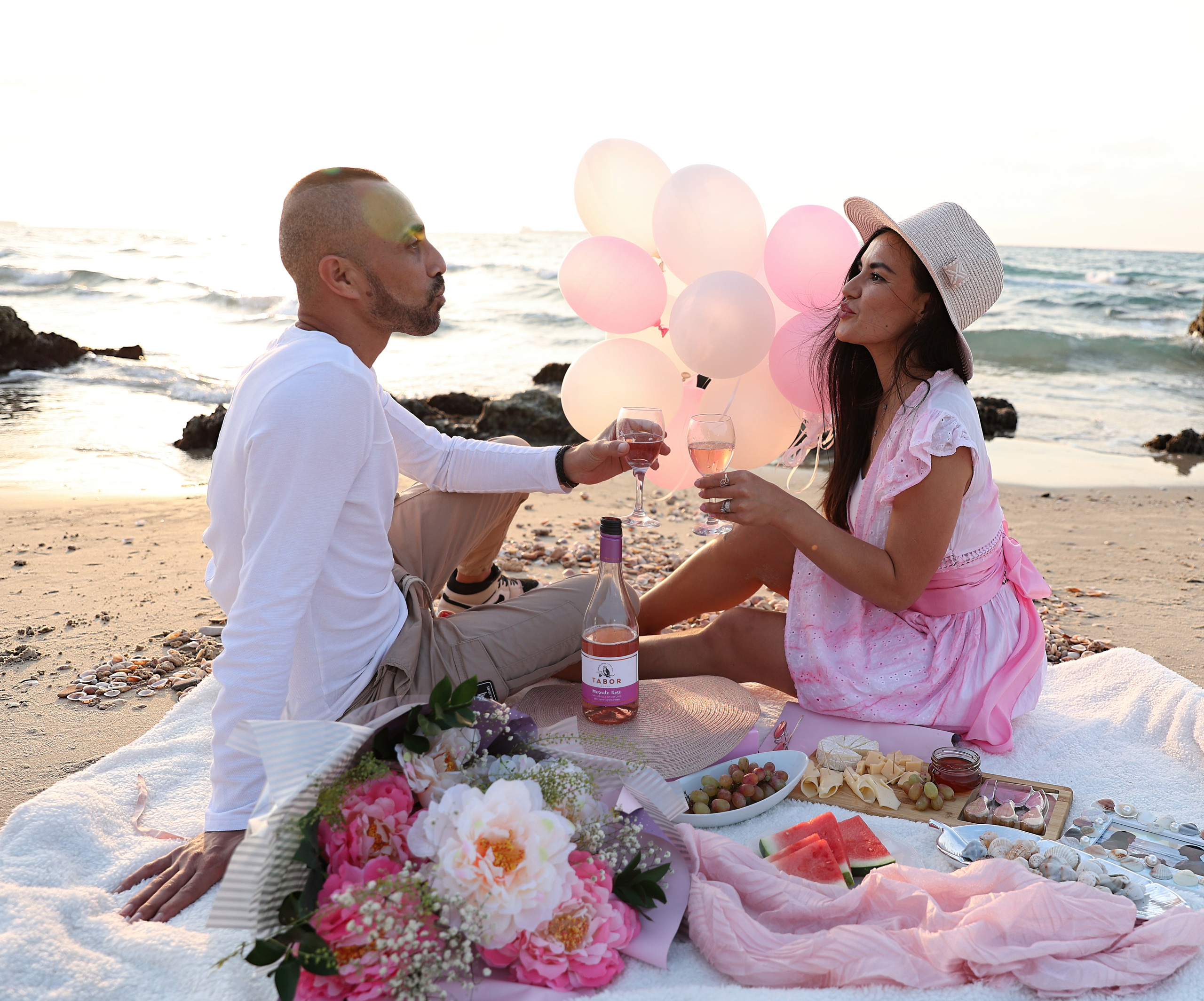 Portrait photoshoot on the sea. צלמת אירועים בוק בת מצווה נטלי טופילט
