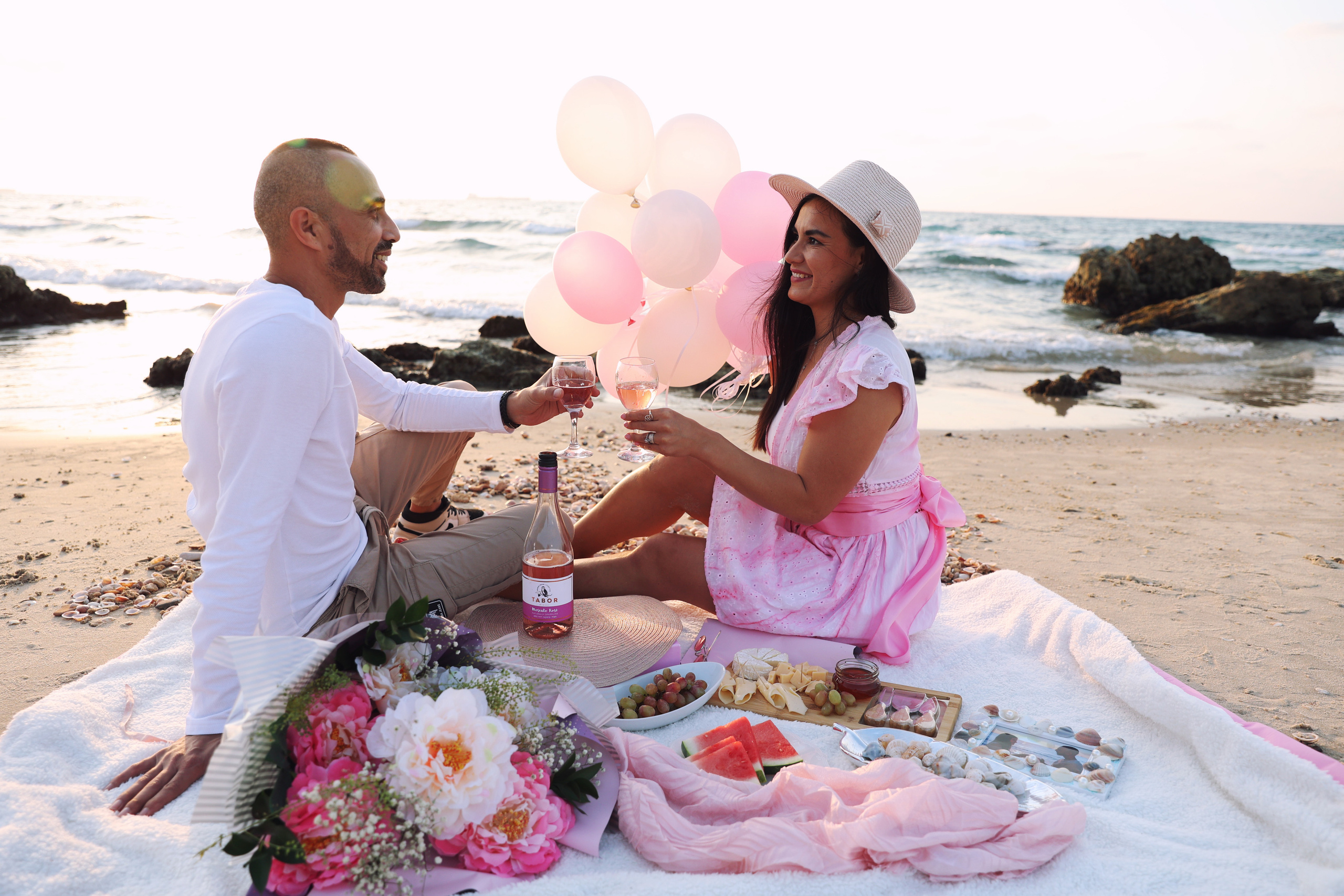Portrait photoshoot on the sea. צלמת אירועים בוק בת מצווה נטלי טופילט