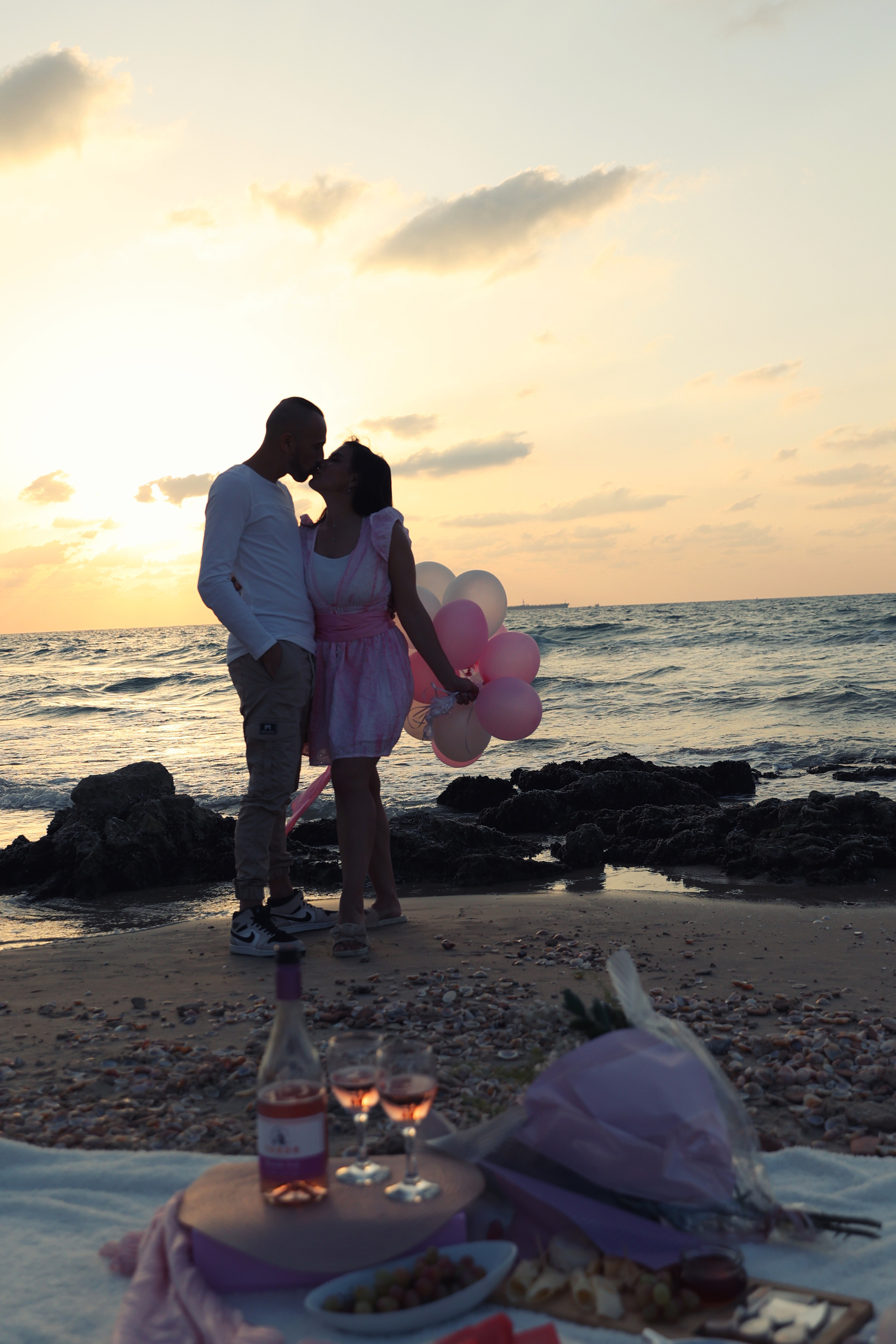 Portrait photoshoot on the sea. צלמת אירועים בוק בת מצווה נטלי טופילט
