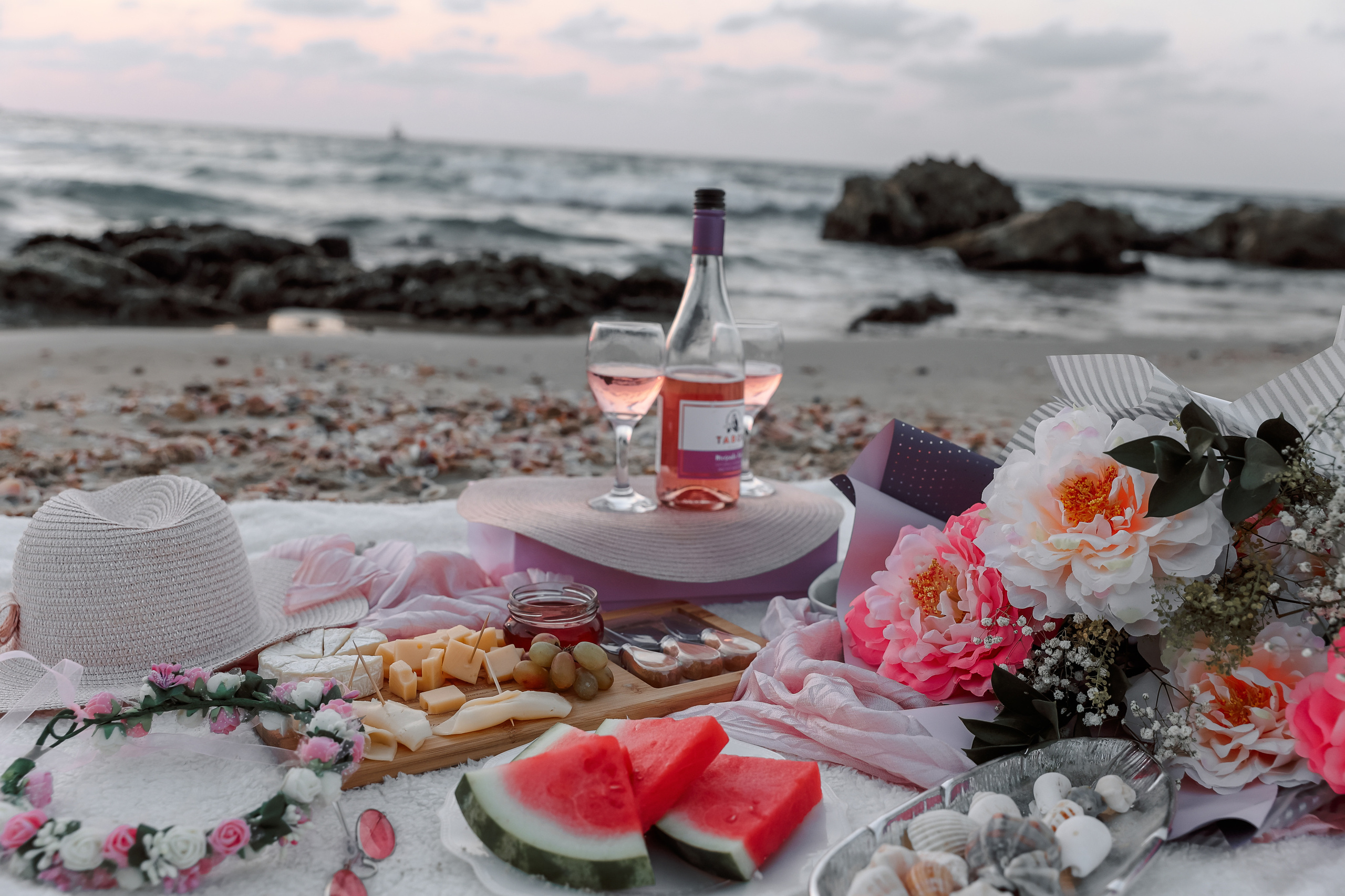Portrait photoshoot on the sea. צלמת אירועים בוק בת מצווה נטלי טופילט