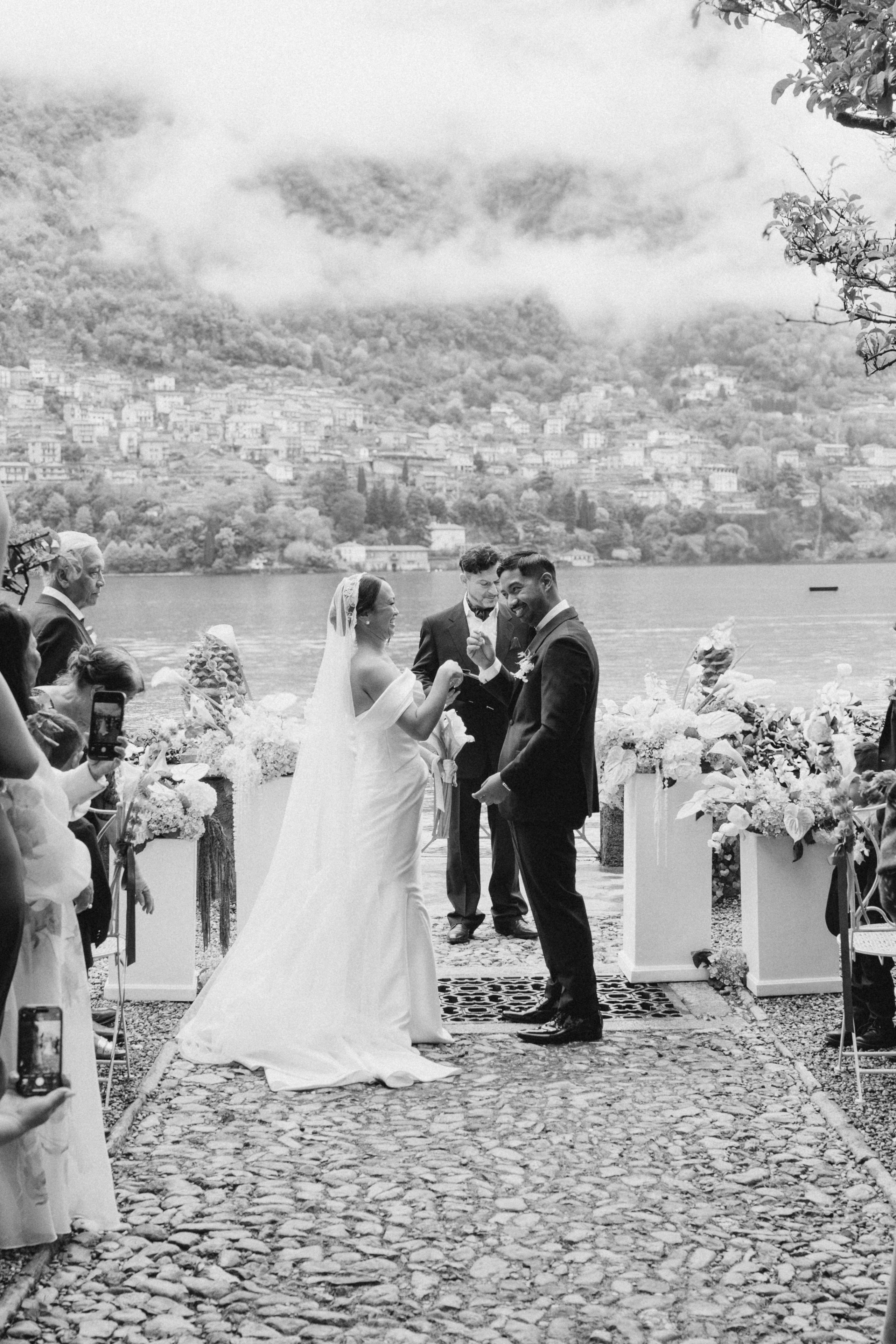 BEATRICE AND RAFAELE_LAKE COMO_Villa Regina Teodolinda. PHOTOGRAPHER IN ITALY