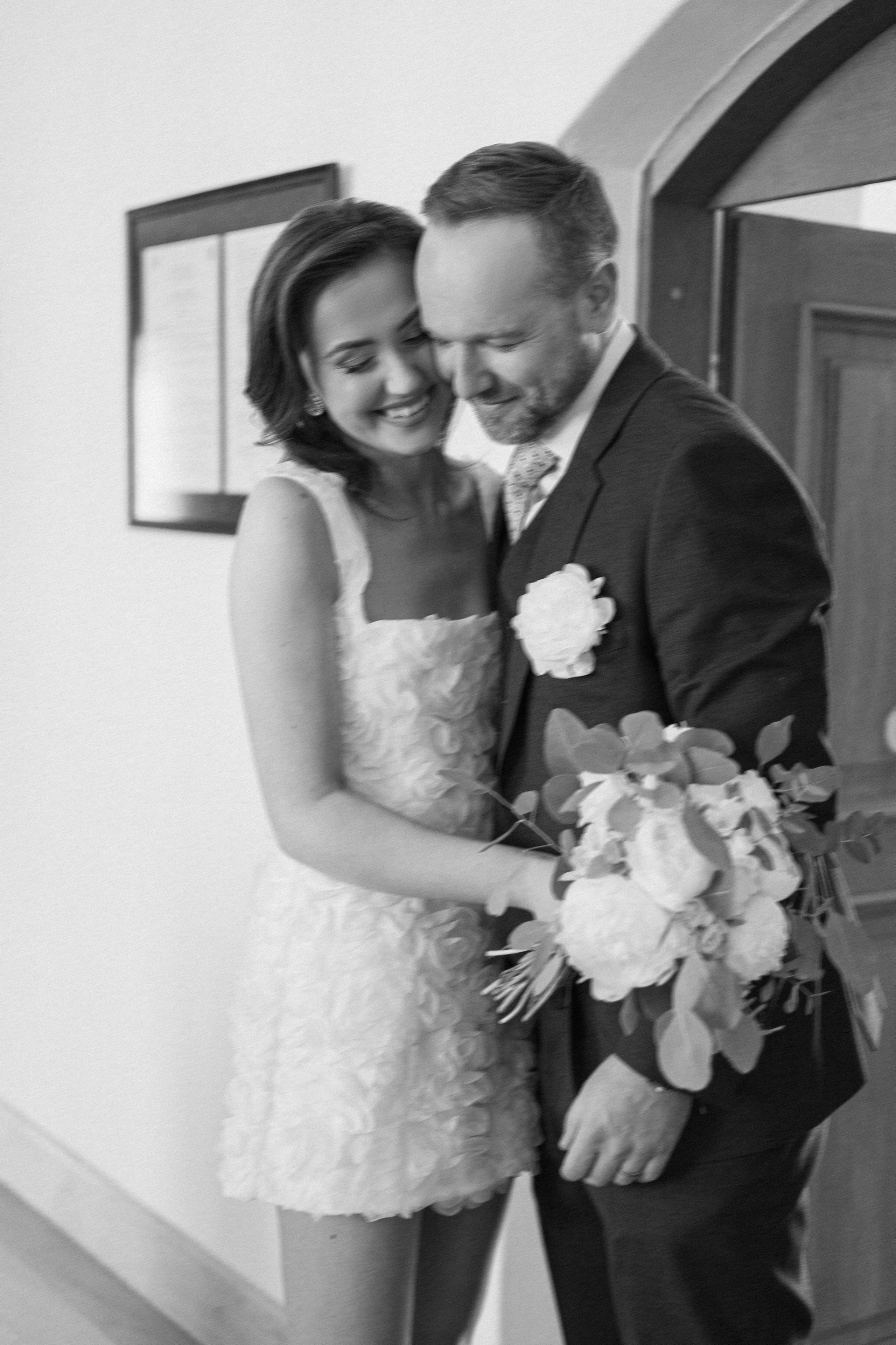 Monika ir Vytautas — miestu alsuojanti trumpa jaunųjų fotosesija Kaune