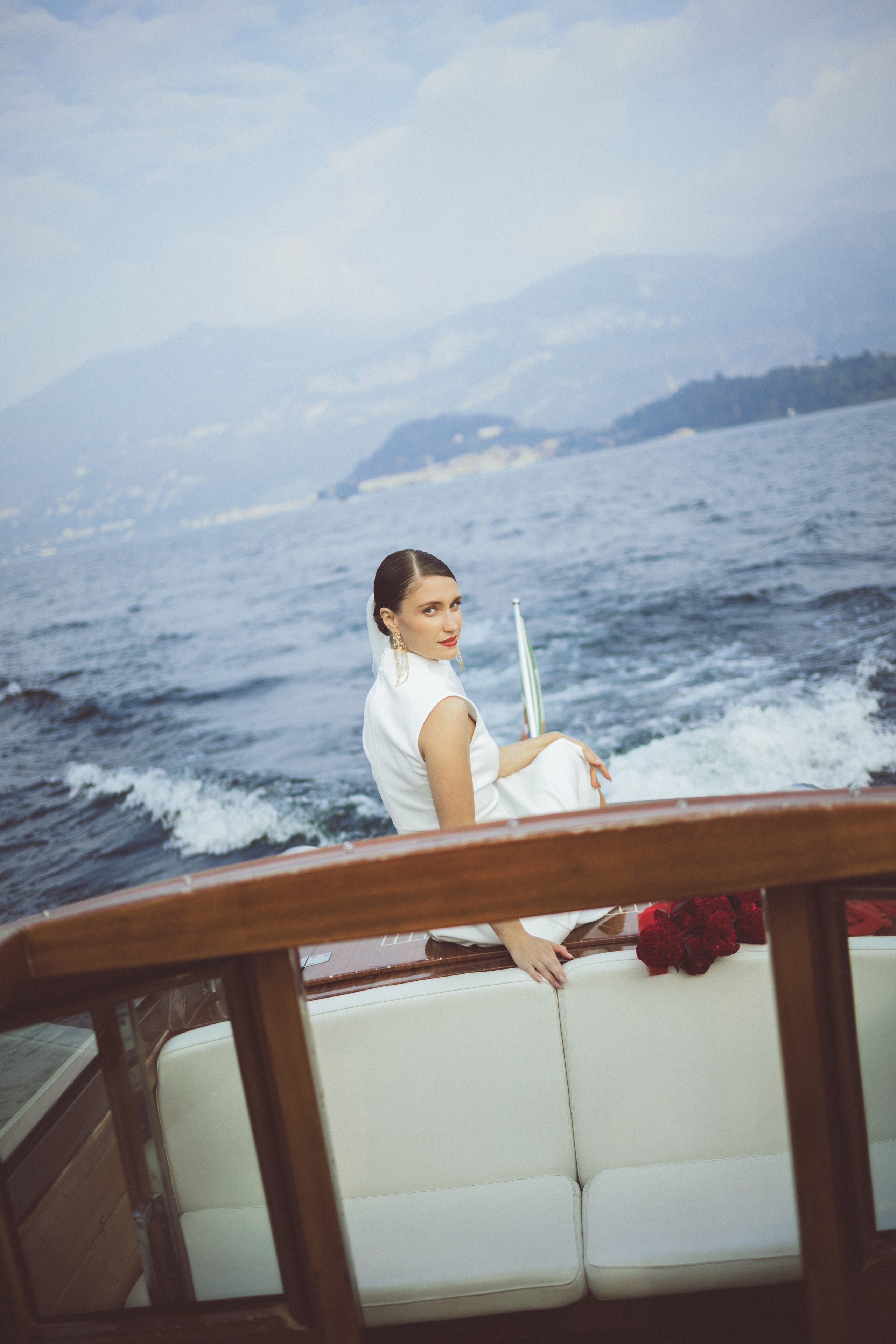 Julia — Red Wedding Editorial on Lake Como. Liza Bizzaro — Italy Wedding, Love Story & Portrait Photographer in Milan, Turin, Piedmont and Across Italy
