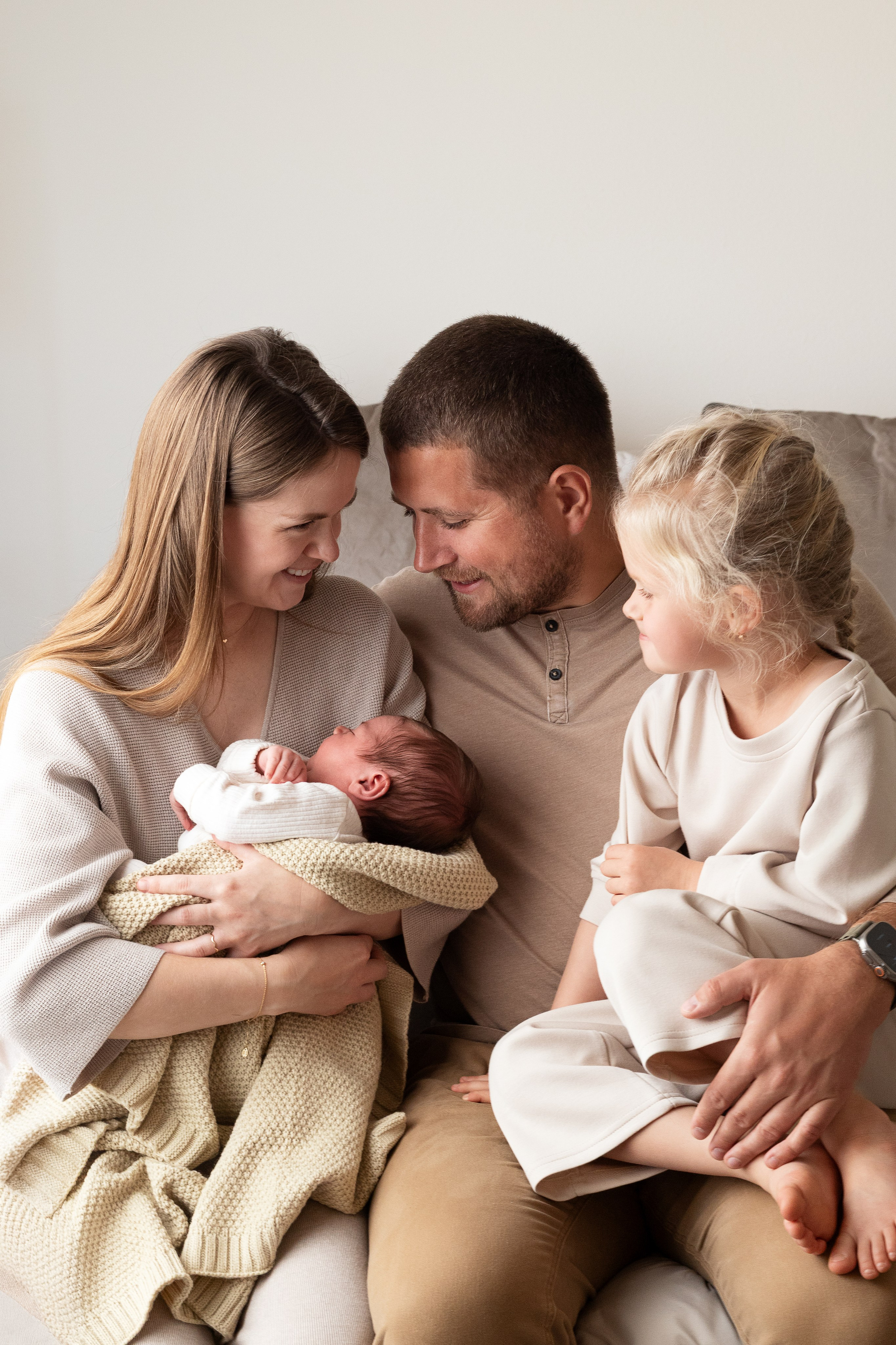 Newborn LifeStyle. Mary Newborn Photo