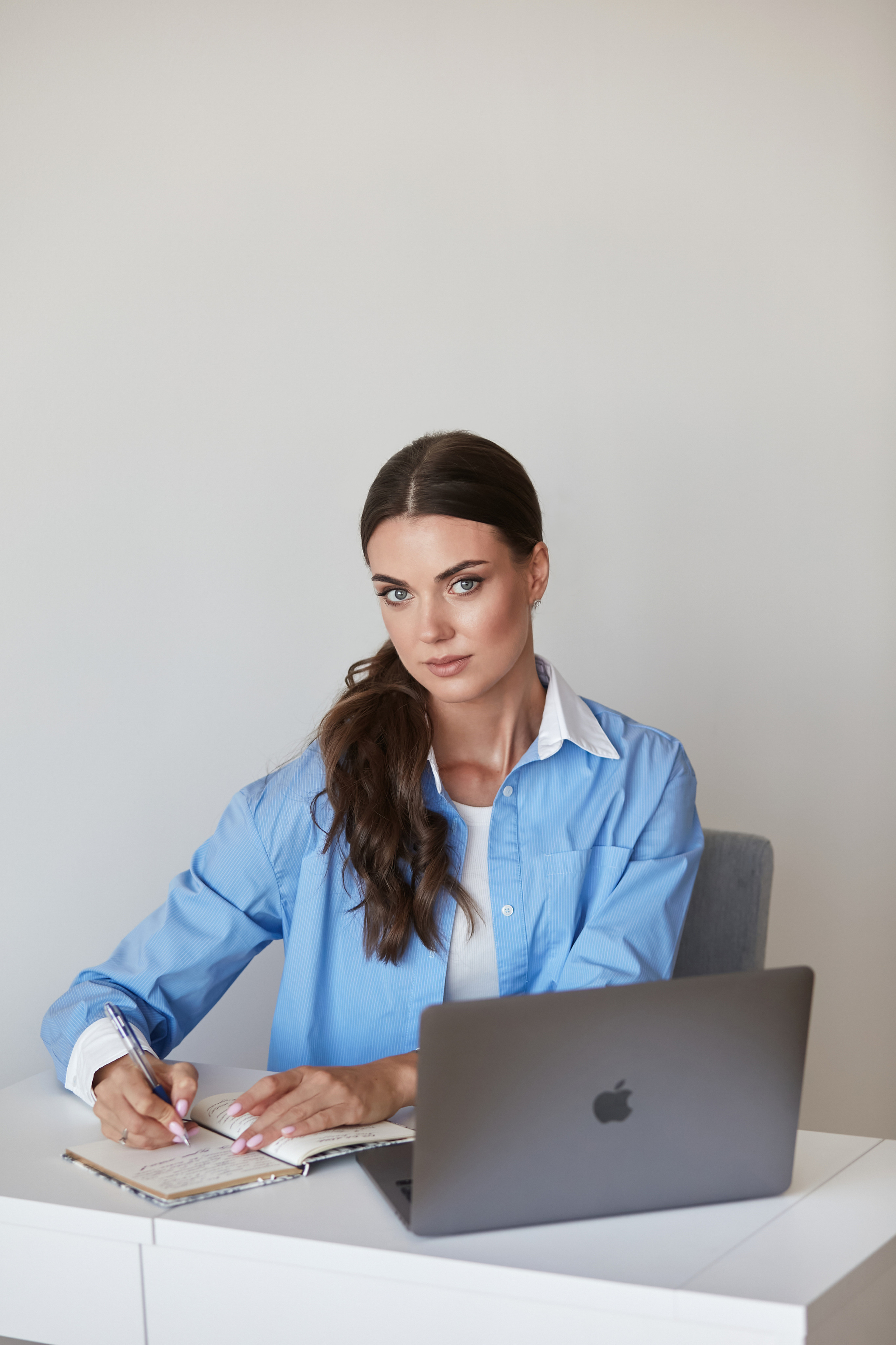 Lawyer Valeria. Amazing photo session at a time convenient for you. Y