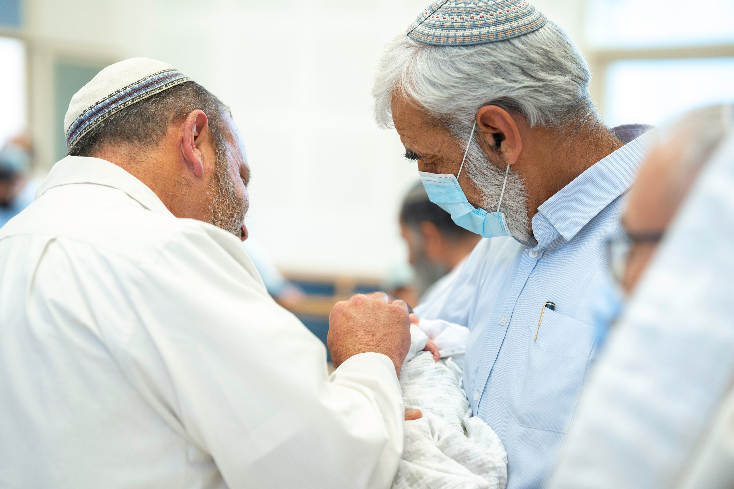 הברית של יוסף וחנה. יוסף מזרחי צילום חתונה, ברית וזוגיות. צלם מקצועי שאוהב להוציא אתכם הכי יפים ברגעים הכי מרגשים