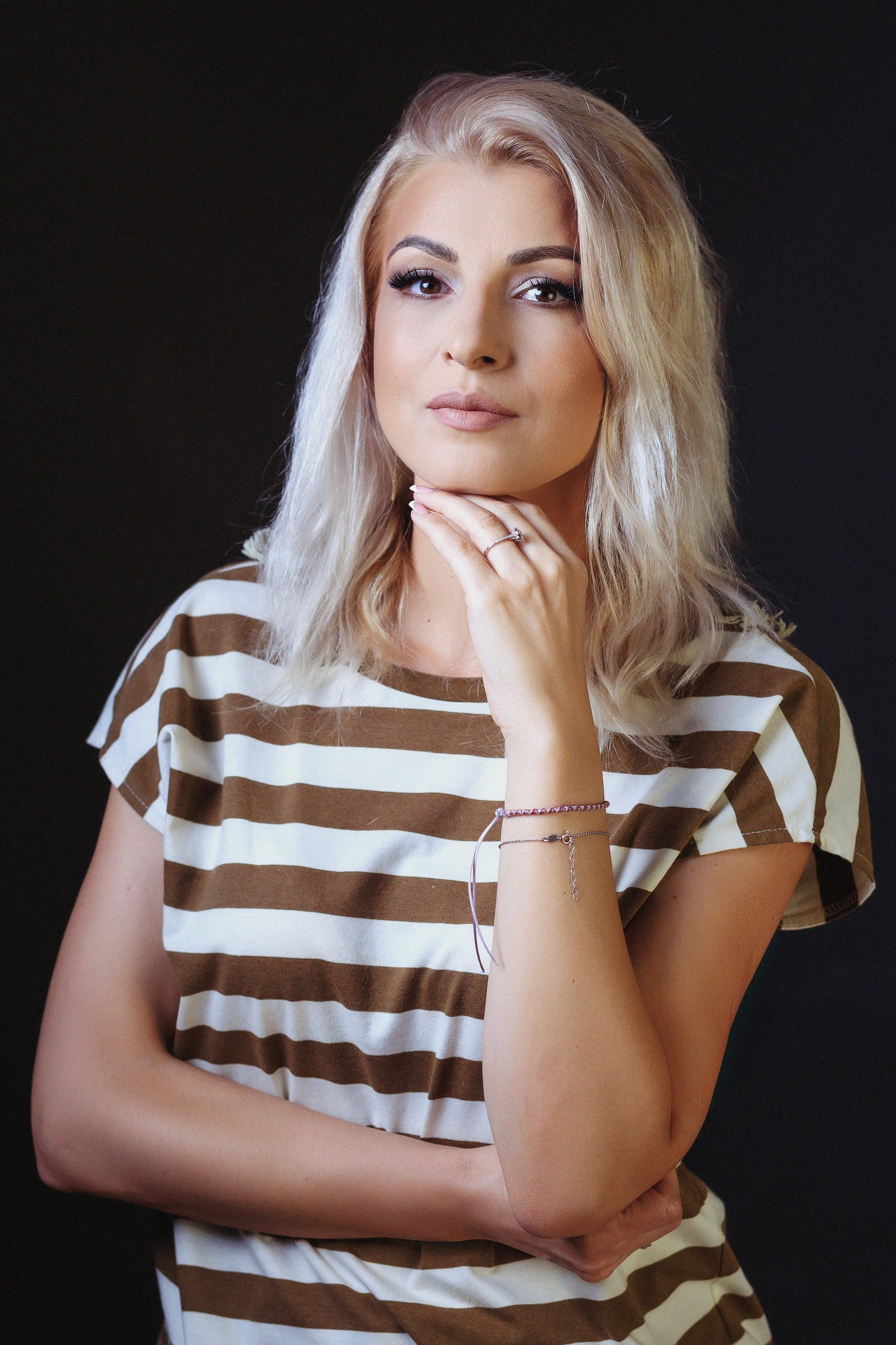 Portrete Constanta - O clipa de sinceritate in faţa camerei. Elena Mascan – Fotograf newborn, maternitate, portret, smash the cake & branding personal | La Femme Studio Photograpy|Constanţa