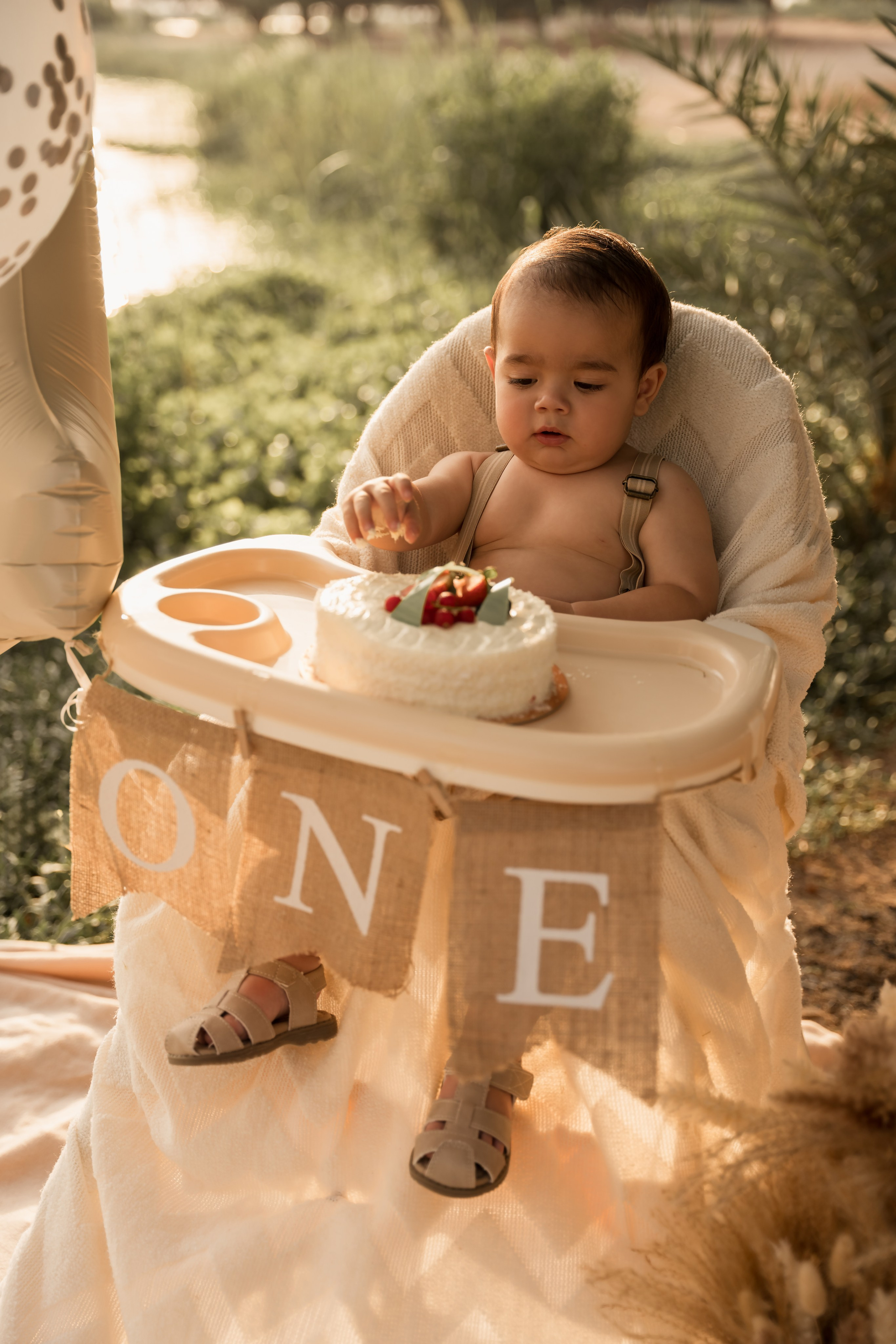 Cake by the Lake. Angela Iakovleva — Family Photographer in Dubai